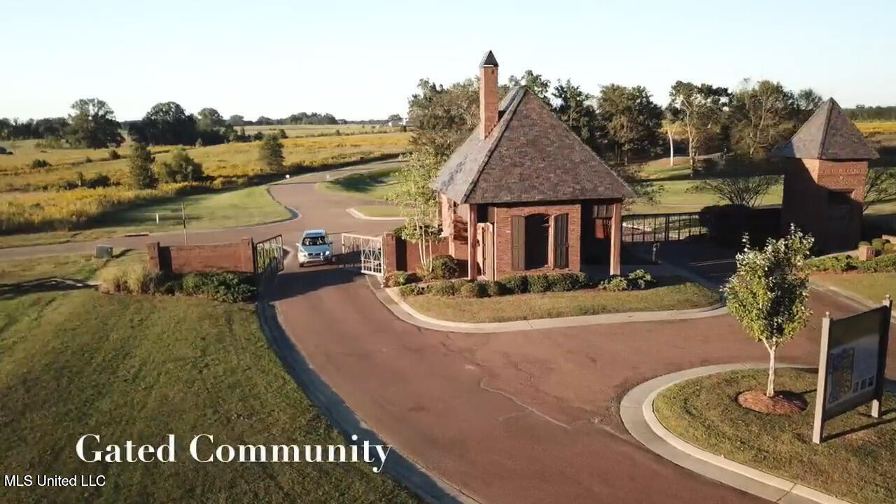 18-8 Windermere Boulevard Property Photo 6