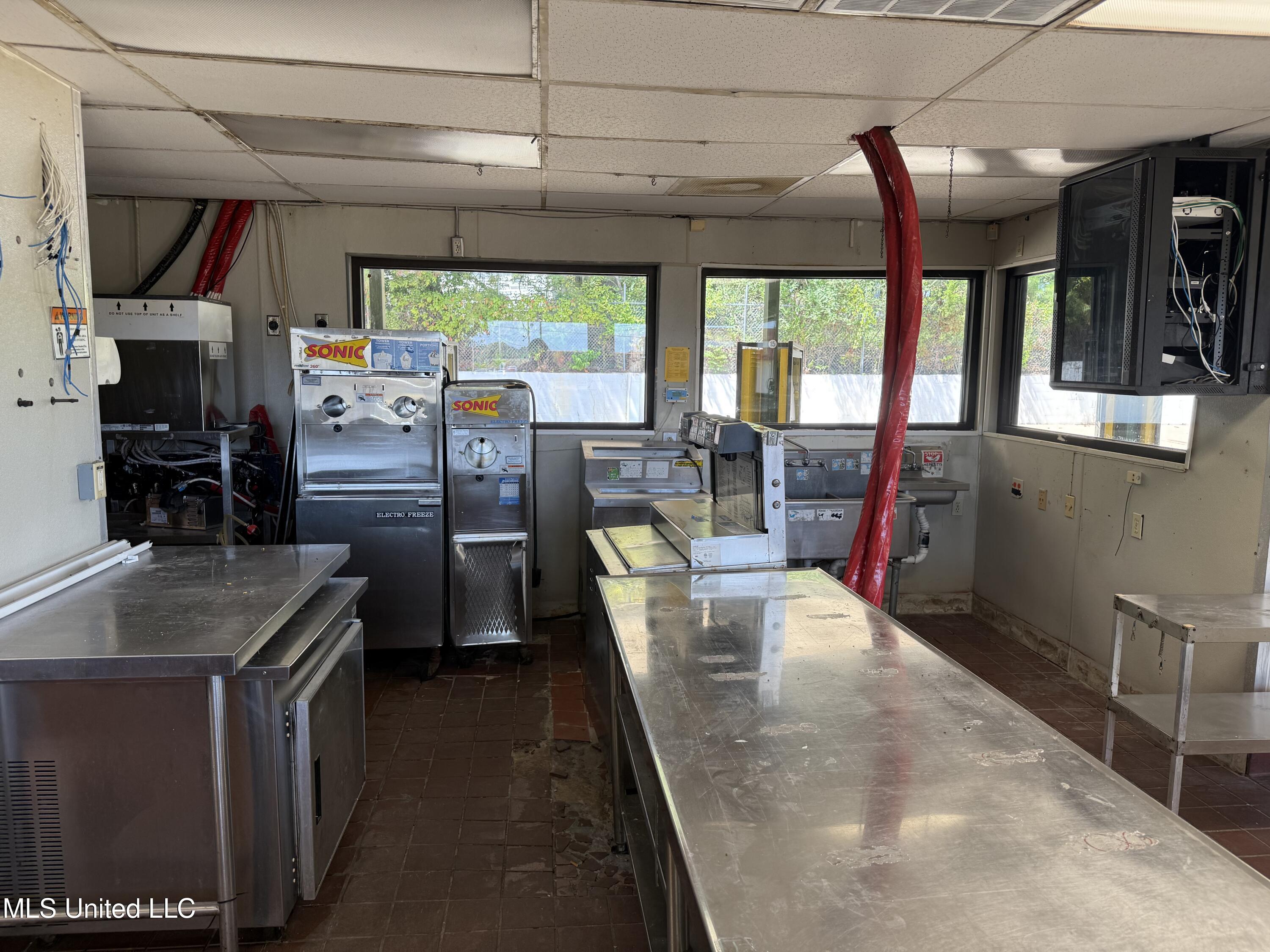 525 E Lee Street Street Property Photo 6