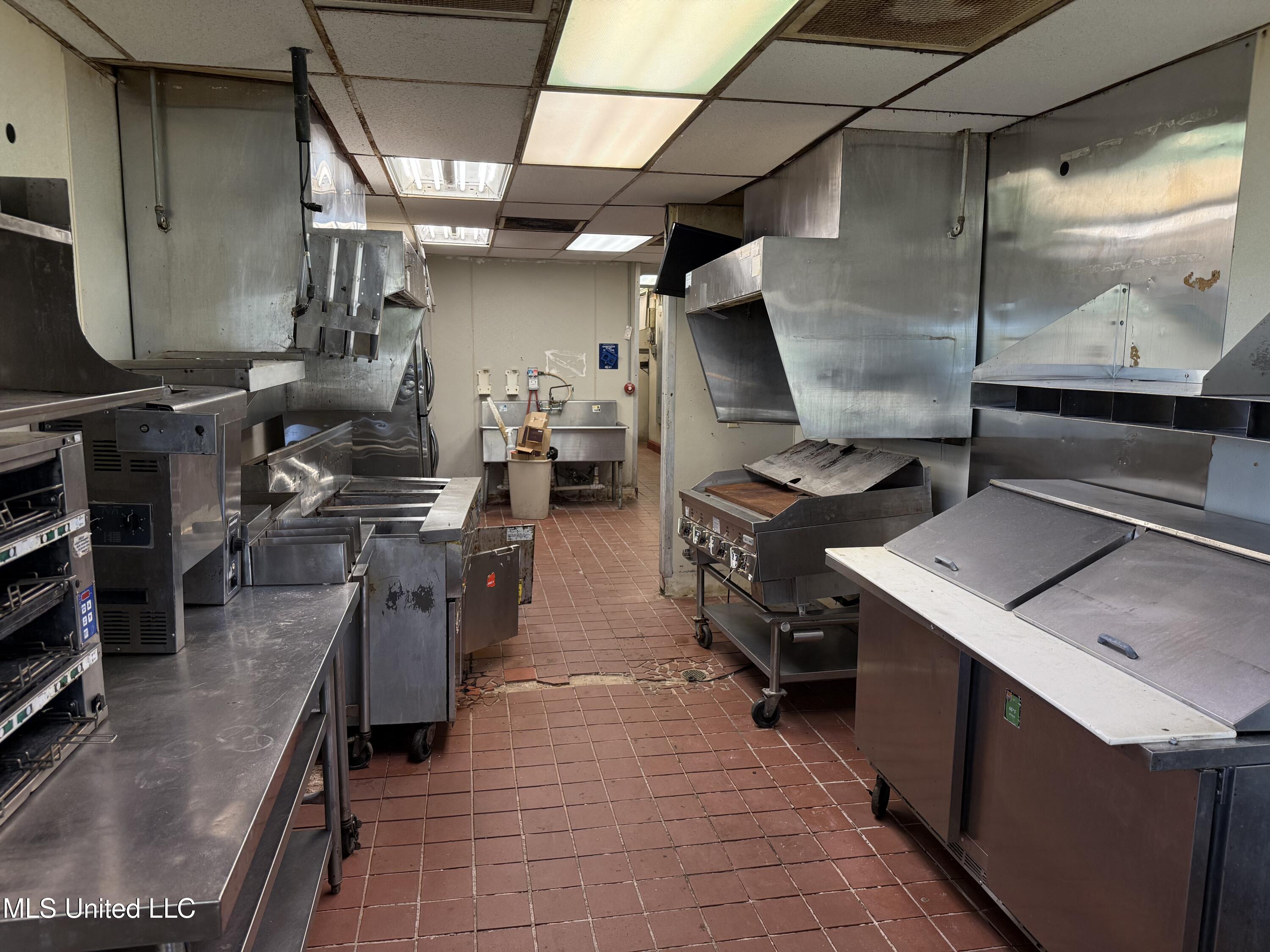 525 E Lee Street Street Property Photo 7