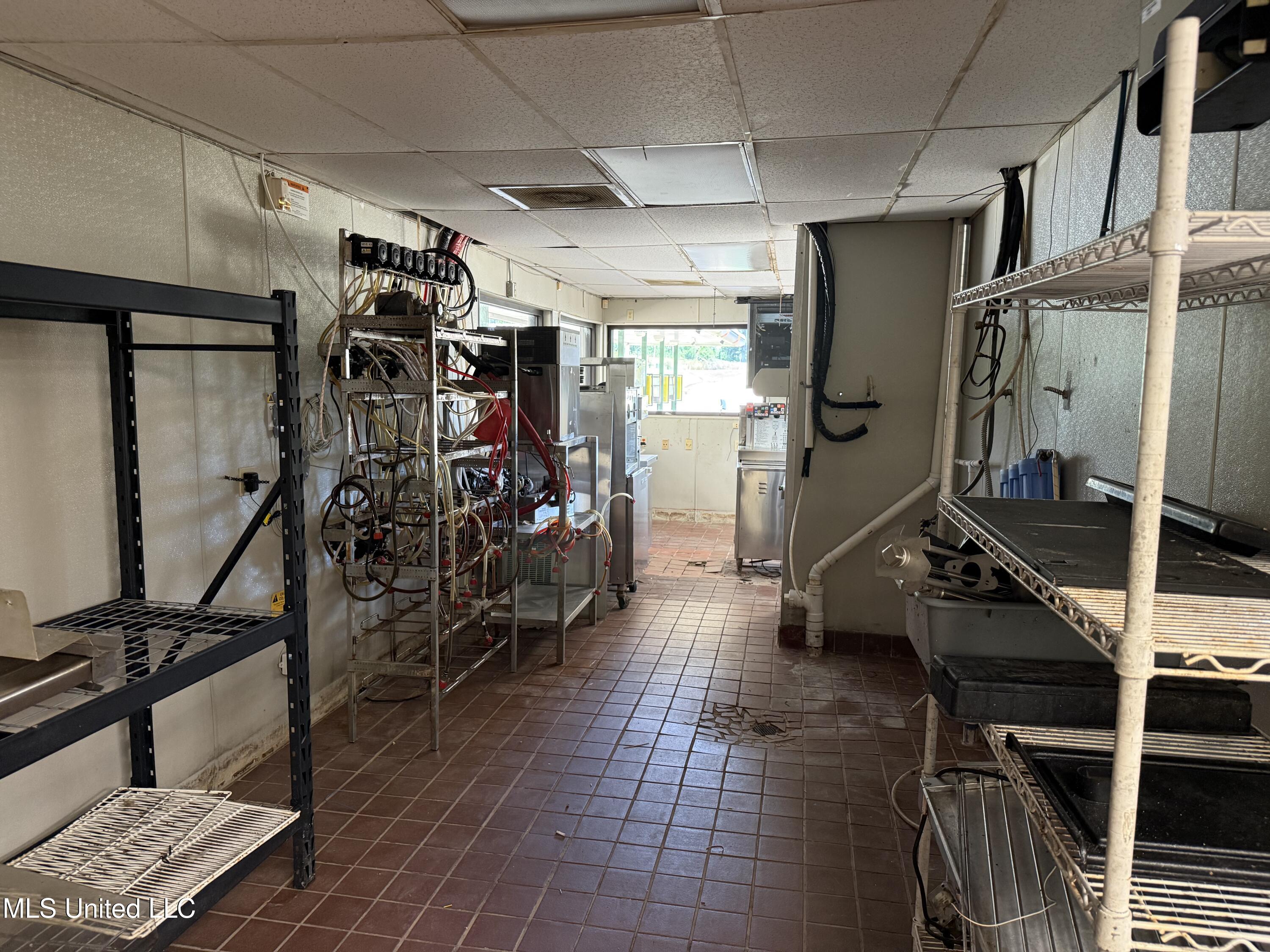 525 E Lee Street Street Property Photo 8