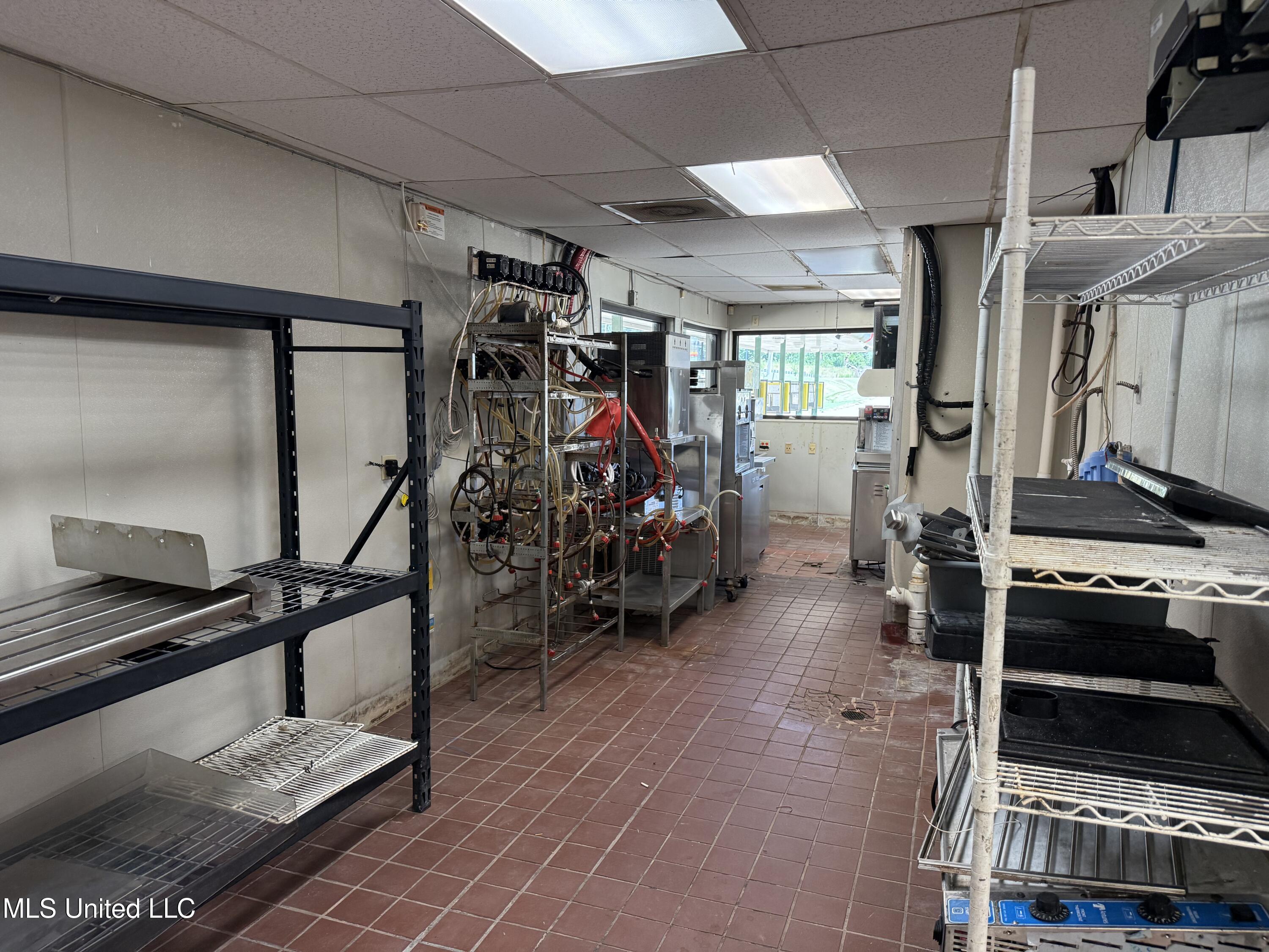 525 E Lee Street Street Property Photo 9