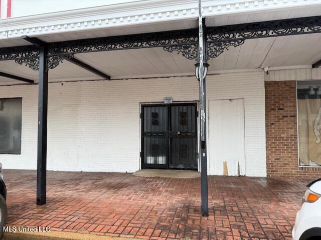 108 E College Avenue Property Photo 1