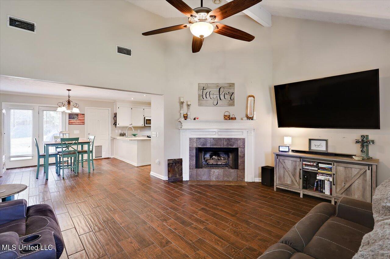 6002 Maplewood Property Photo 6