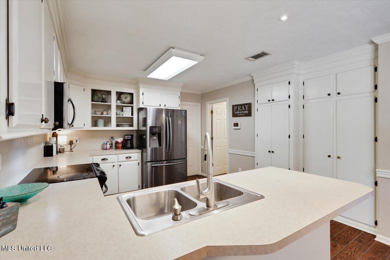 6002 Maplewood Property Photo 9