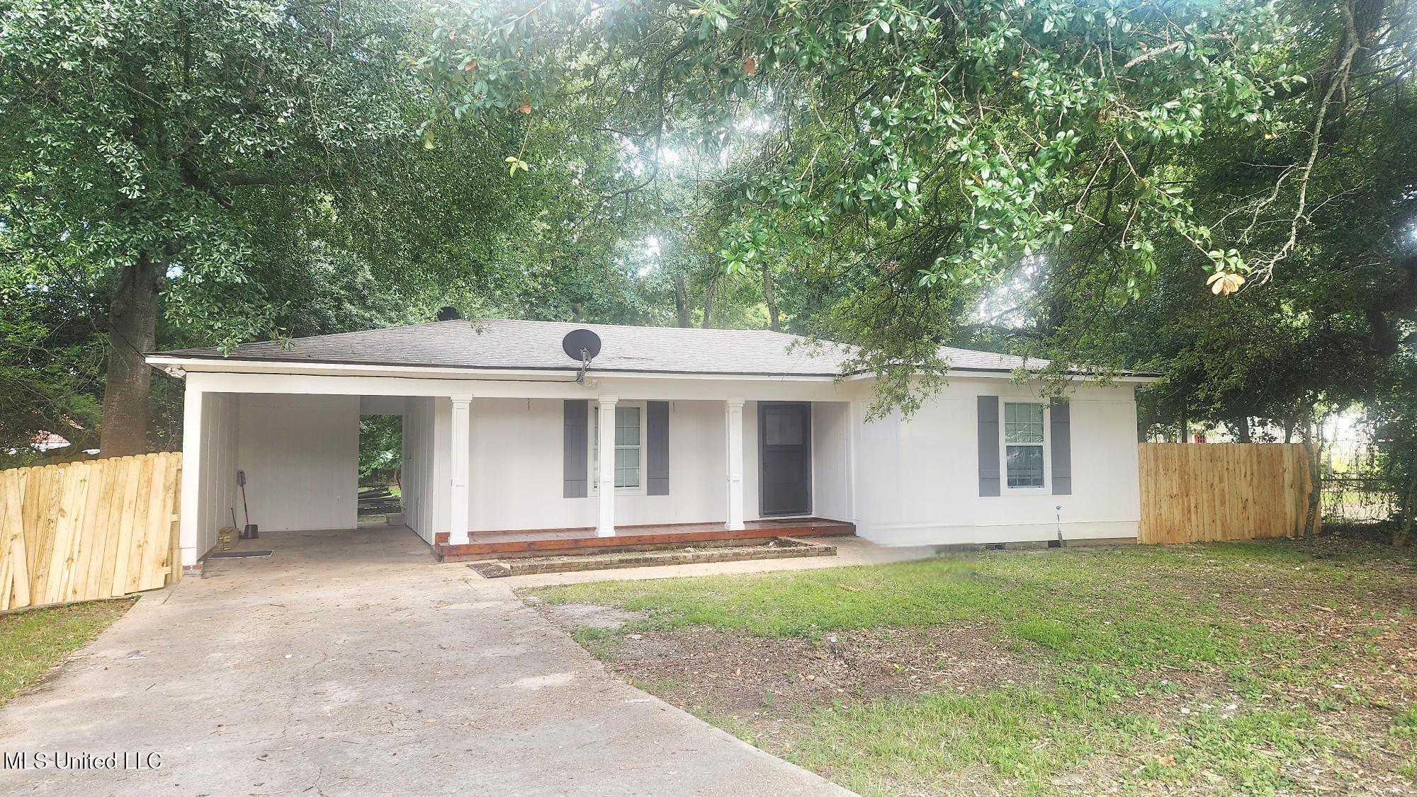 225 Sgt Prentiss Drive Property Photo 1