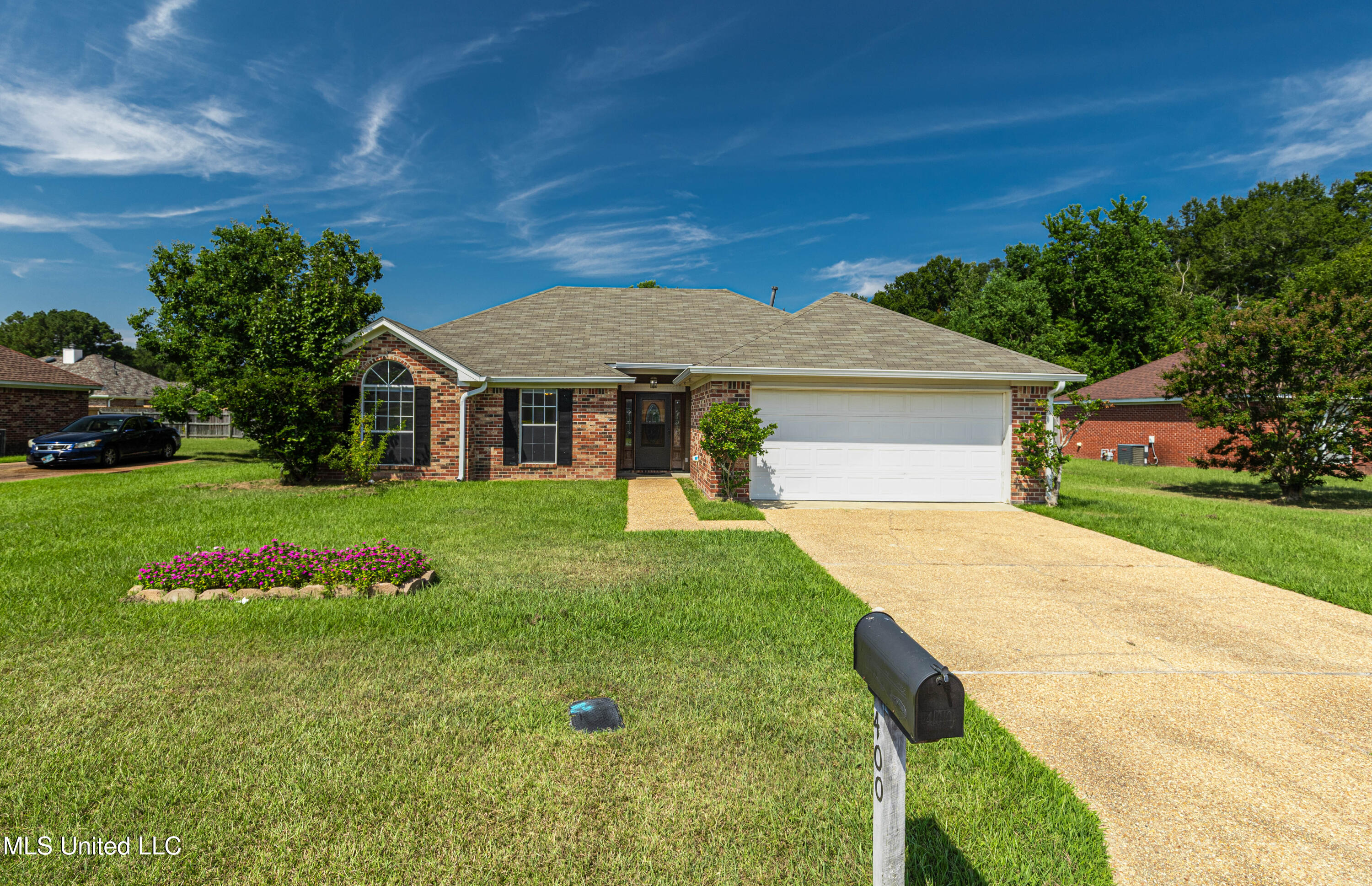 400 Azalea Cove Property Photo 1