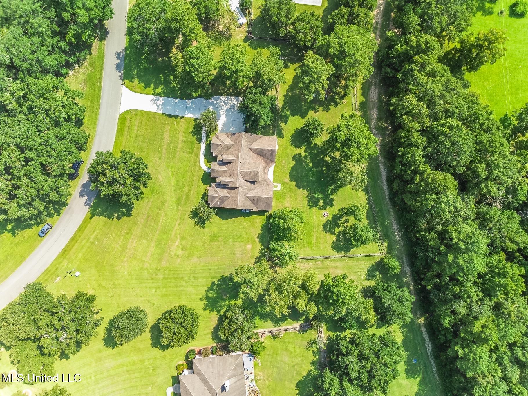 23894 Stablewood Drive Property Photo 7