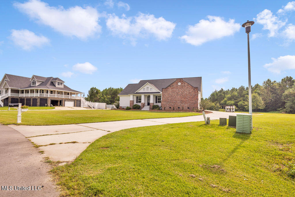 6408 Seawinds Boulevard Property Photo 3