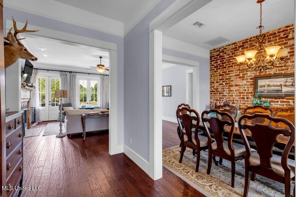 6408 Seawinds Boulevard Property Photo 22