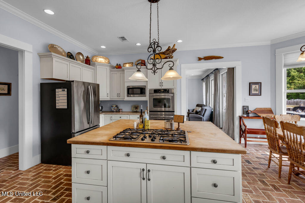 6408 Seawinds Boulevard Property Photo 32