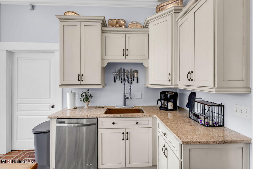 6408 Seawinds Boulevard Property Photo 37