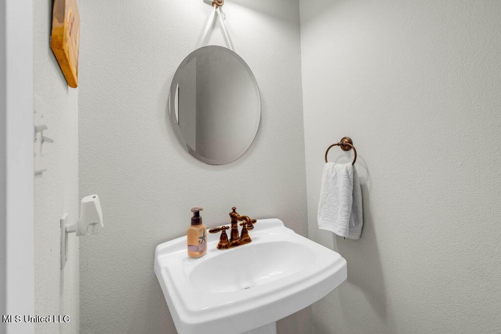 6408 Seawinds Boulevard Property Photo 39