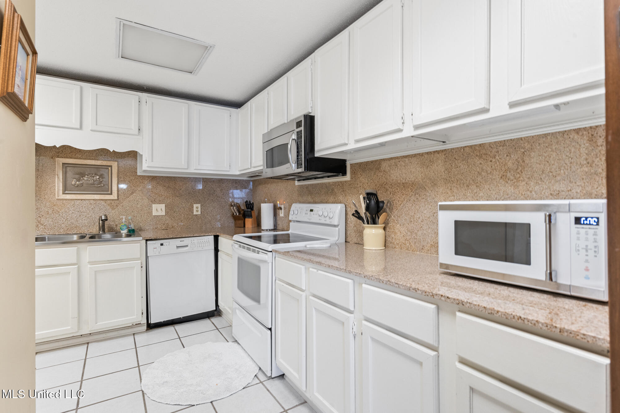 1130 Beach Boulevard Property Photo 7