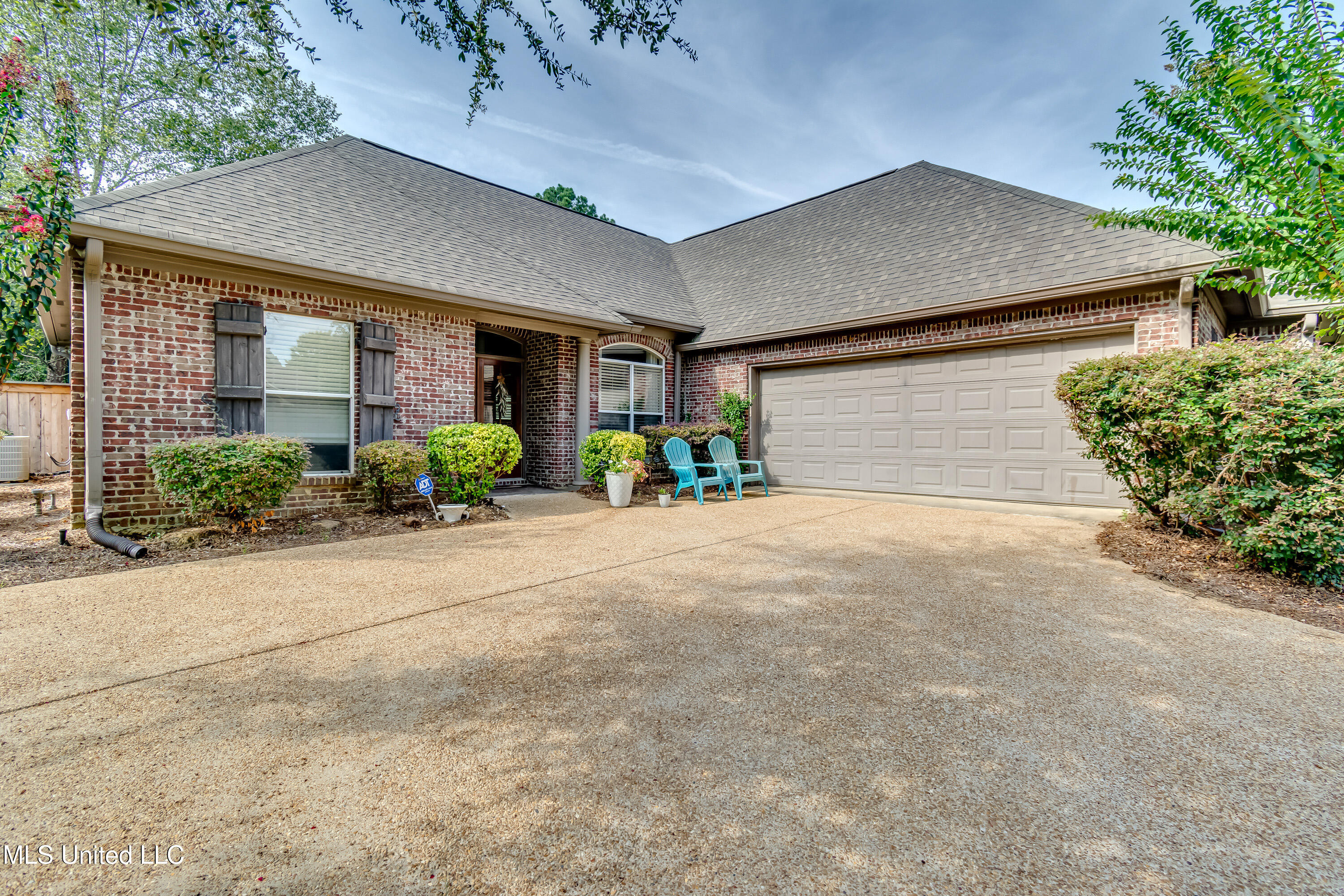 163 Seville Way Property Photo 1