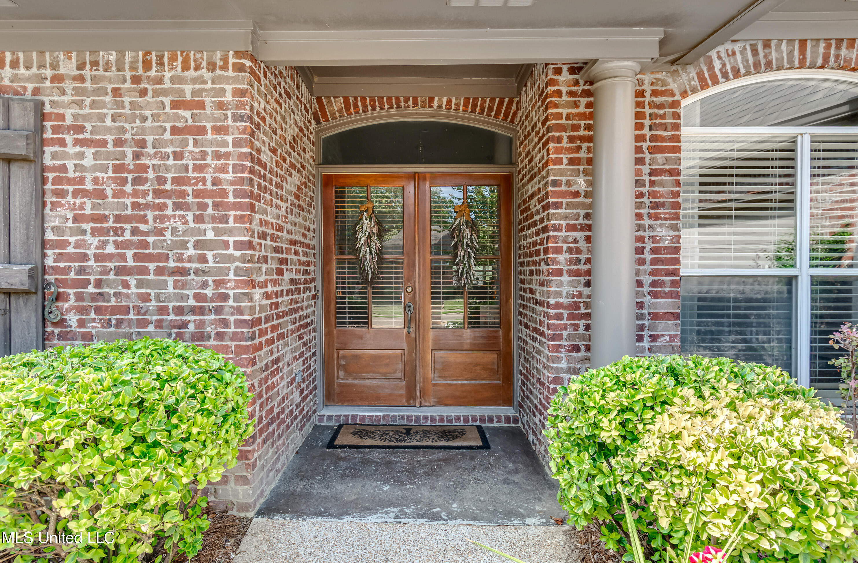 163 Seville Way Property Photo 2