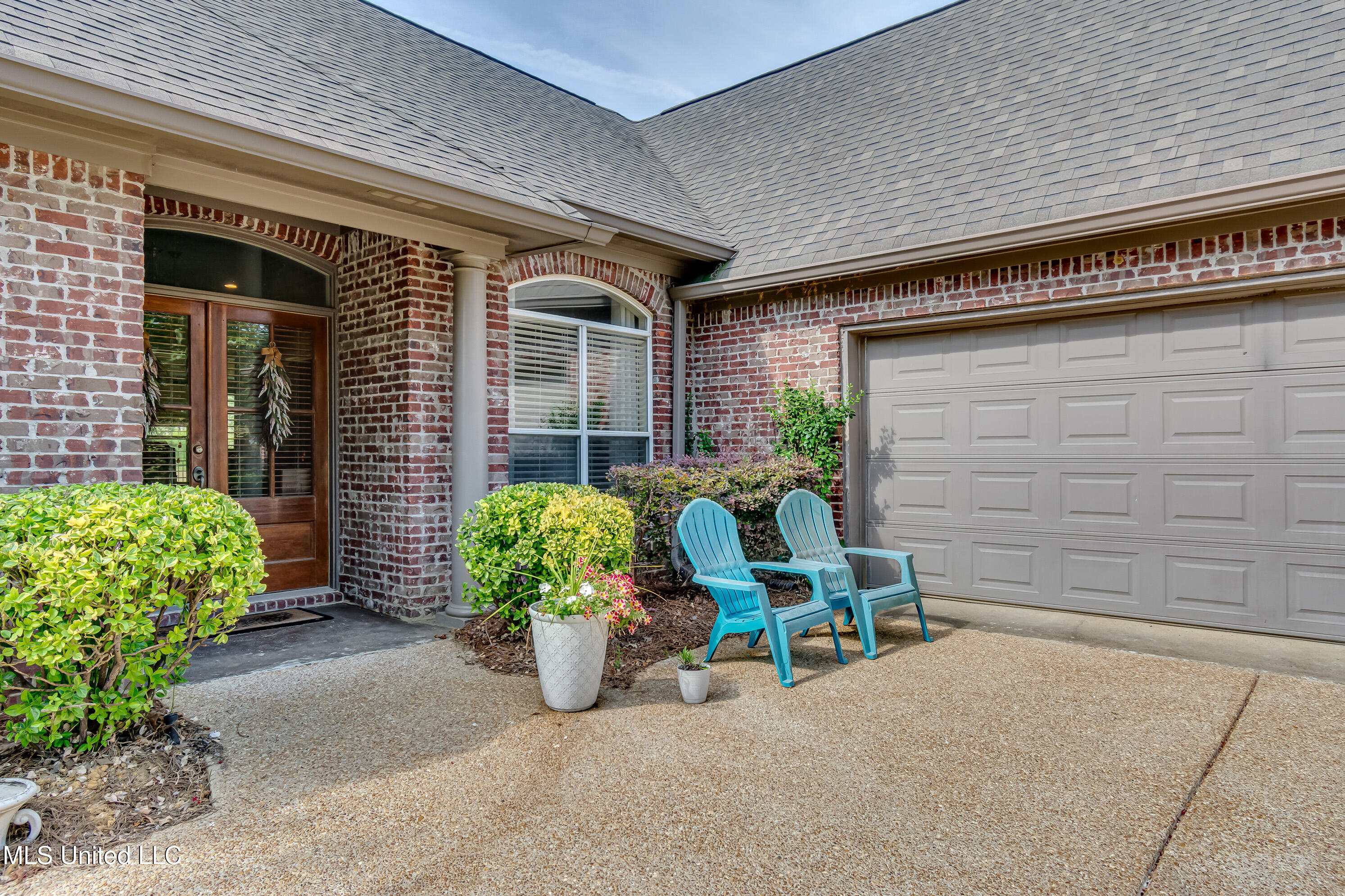 163 Seville Way Property Photo 3