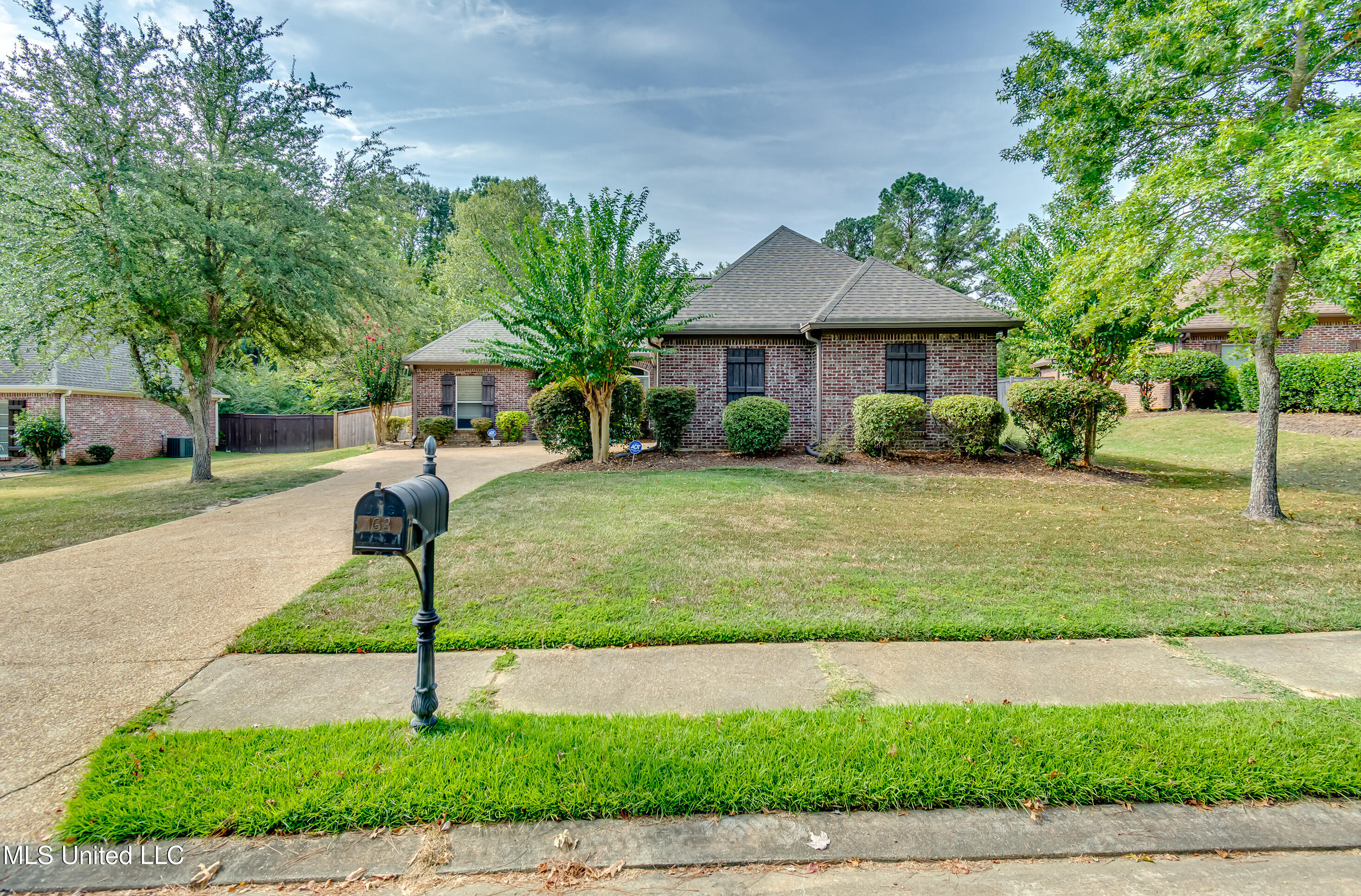 163 Seville Way Property Photo 5