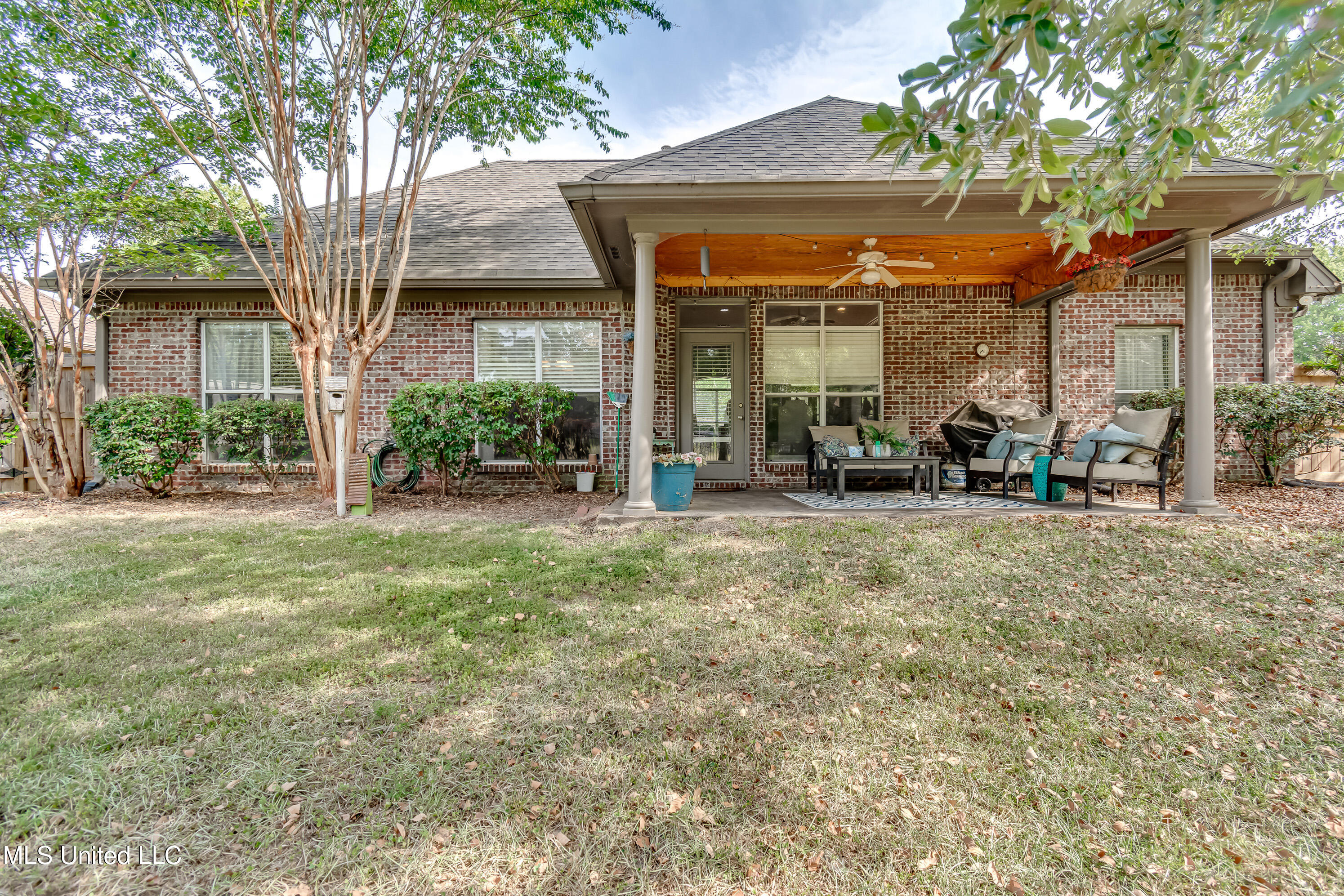 163 Seville Way Property Photo 7