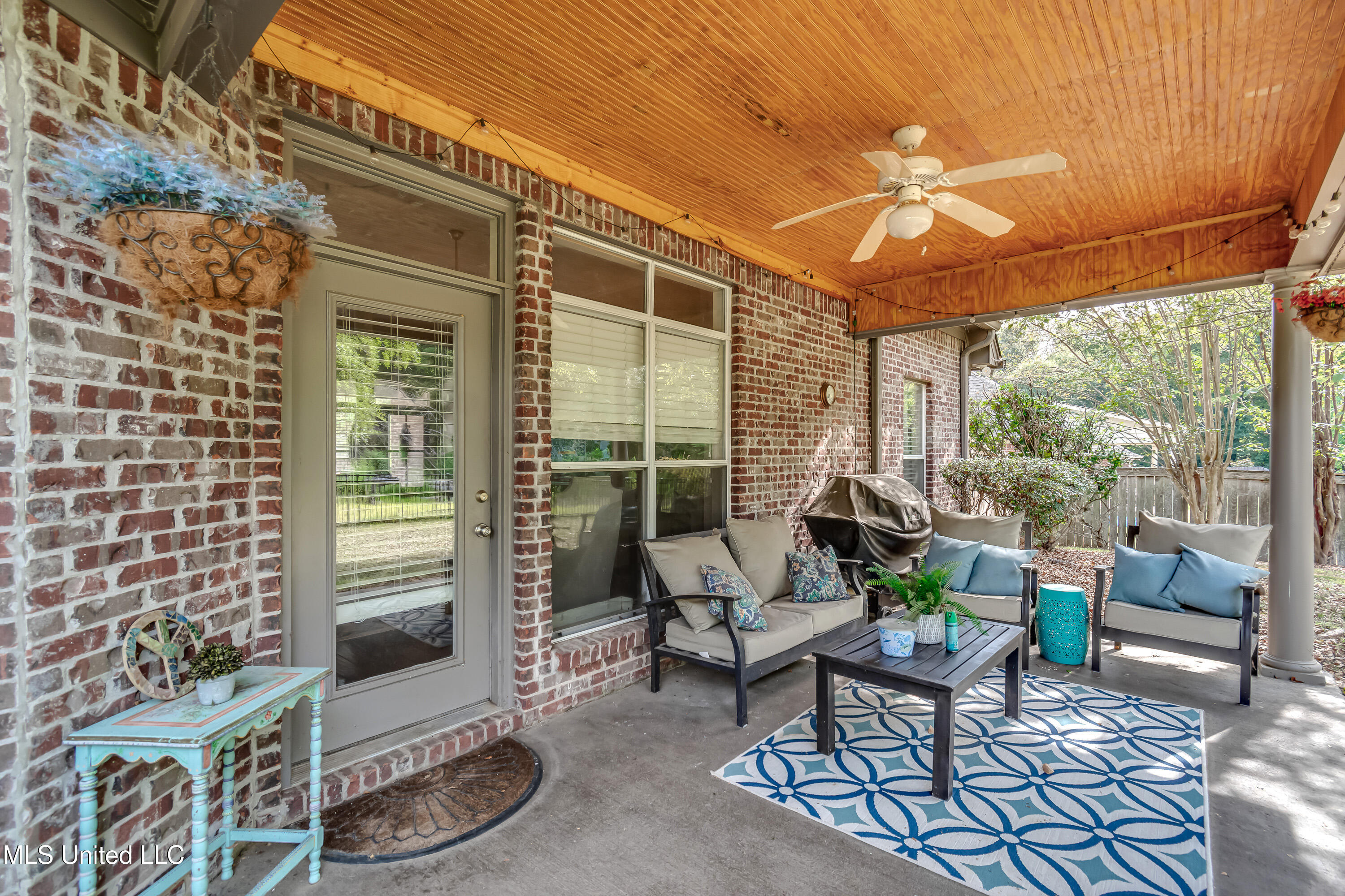 163 Seville Way Property Photo 9