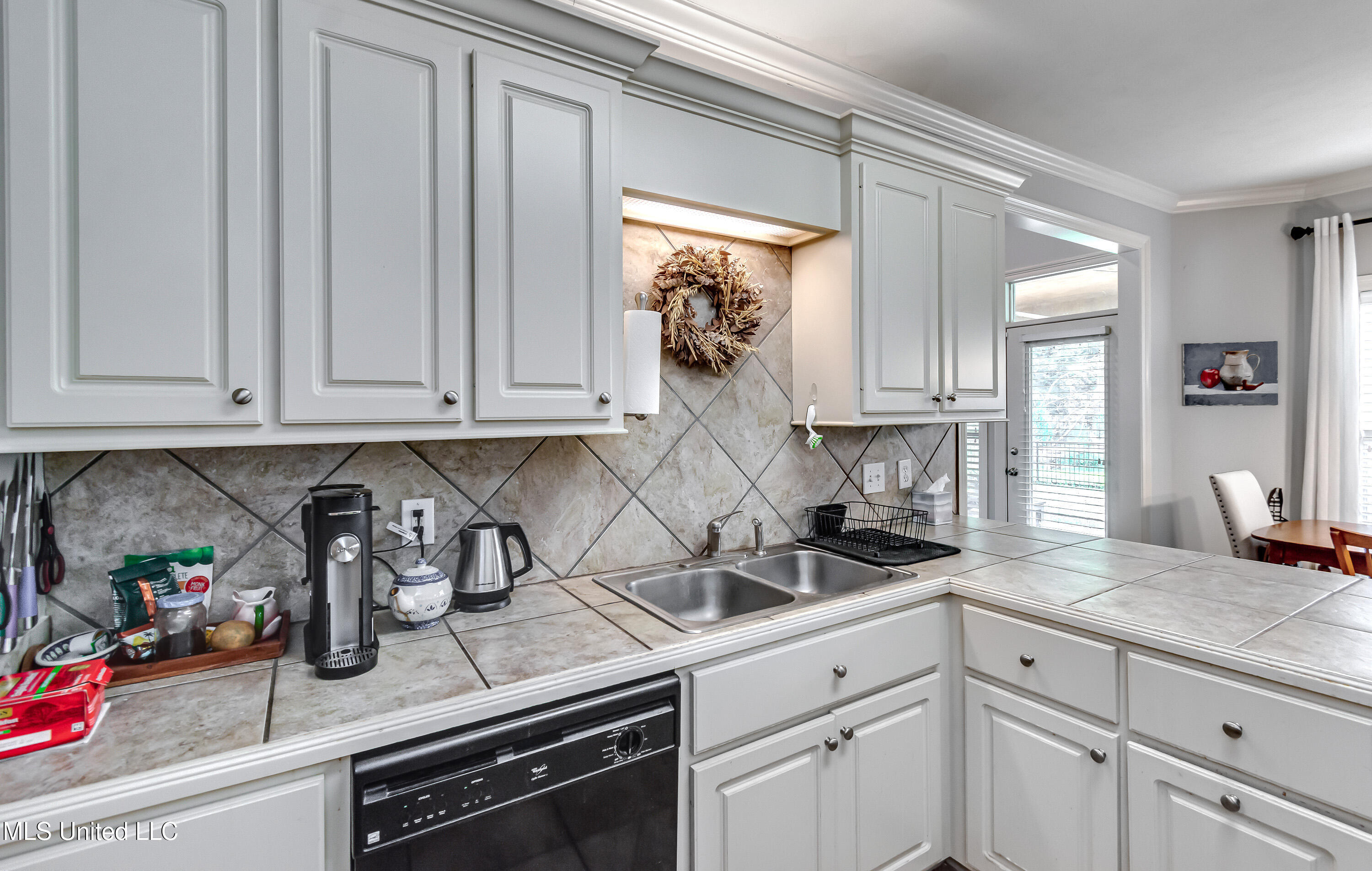 163 Seville Way Property Photo 28