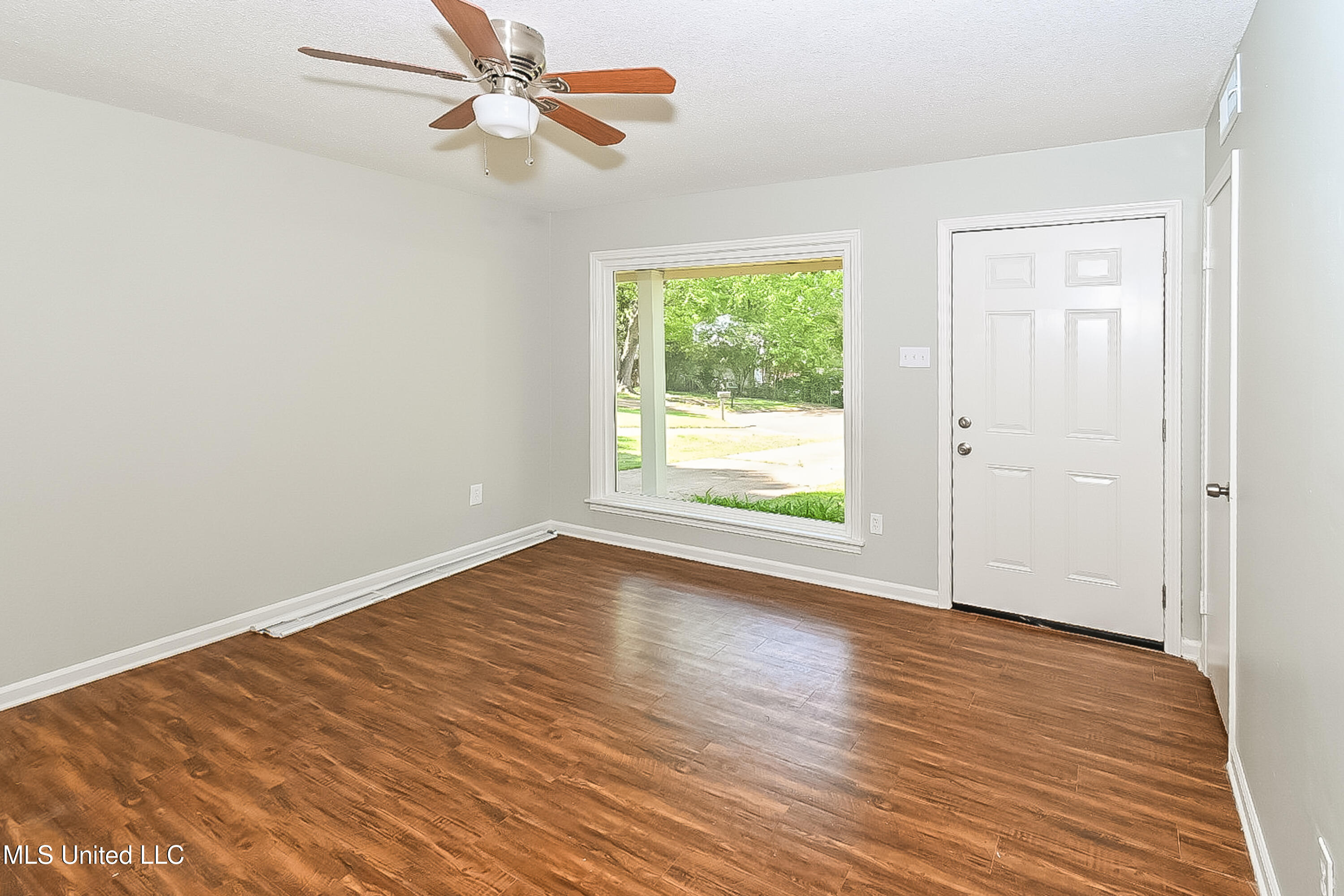 8398 Hickory Cove Property Photo 2