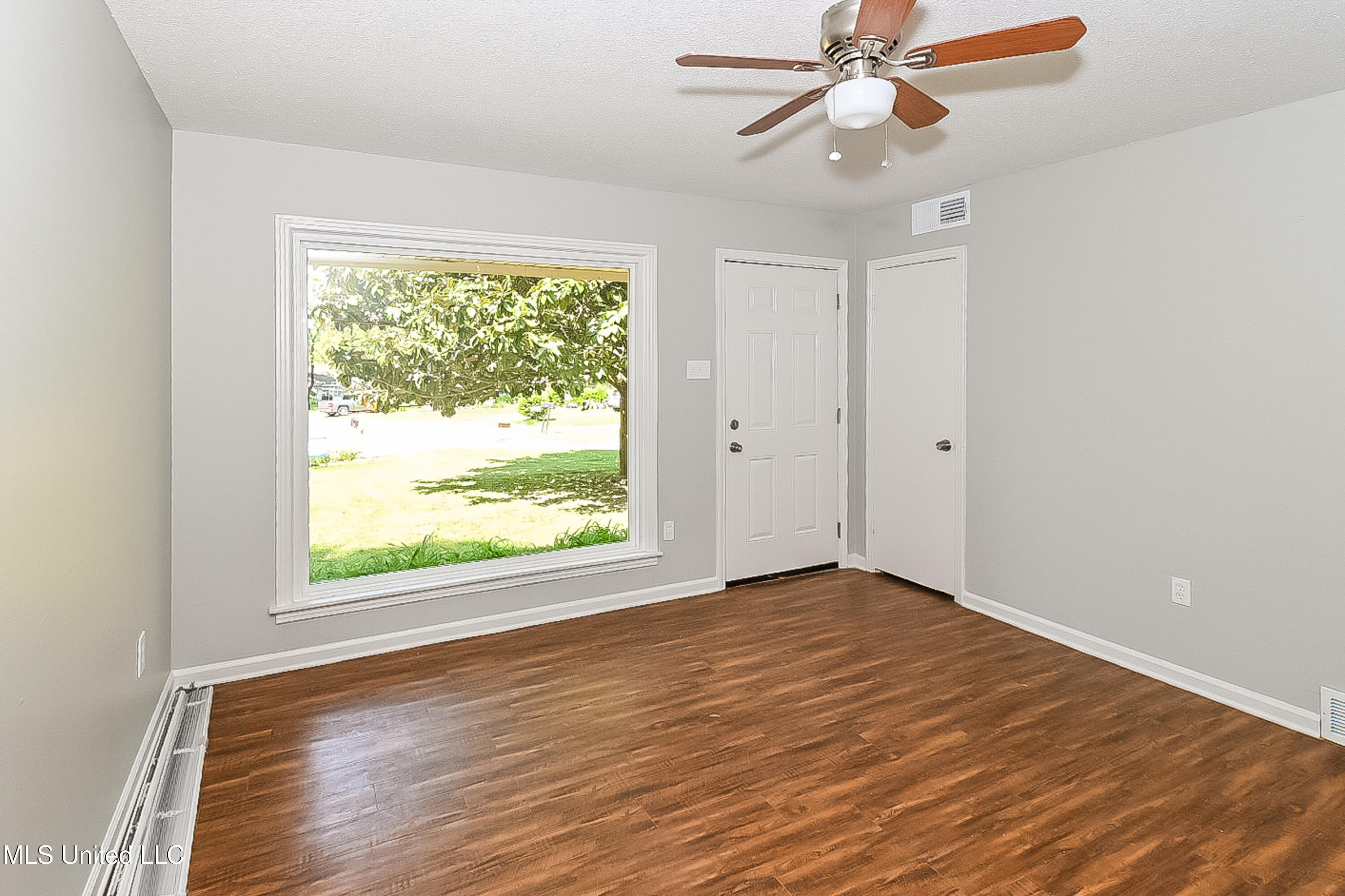 8398 Hickory Cove Property Photo 3