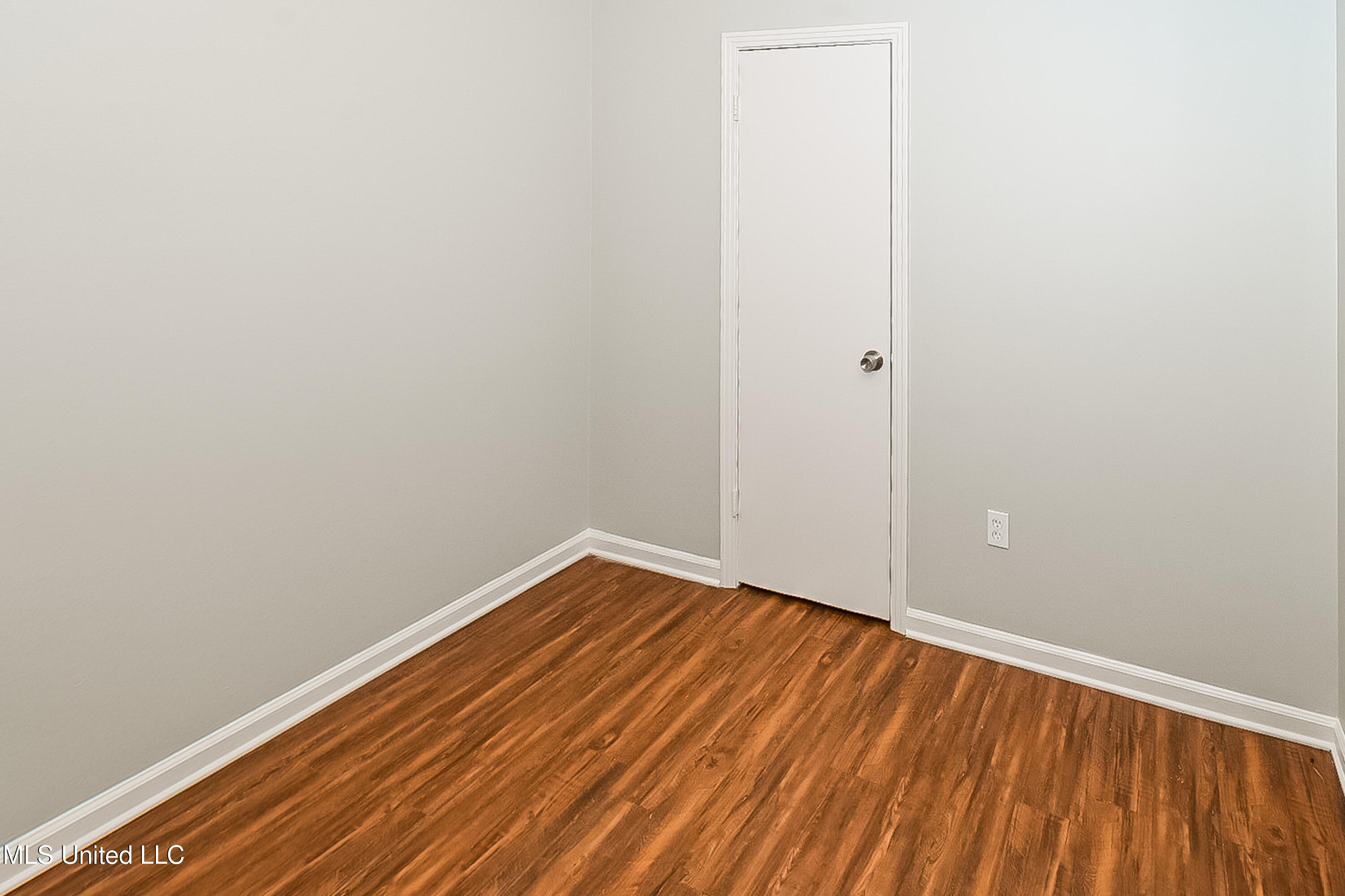 8398 Hickory Cove Property Photo 8