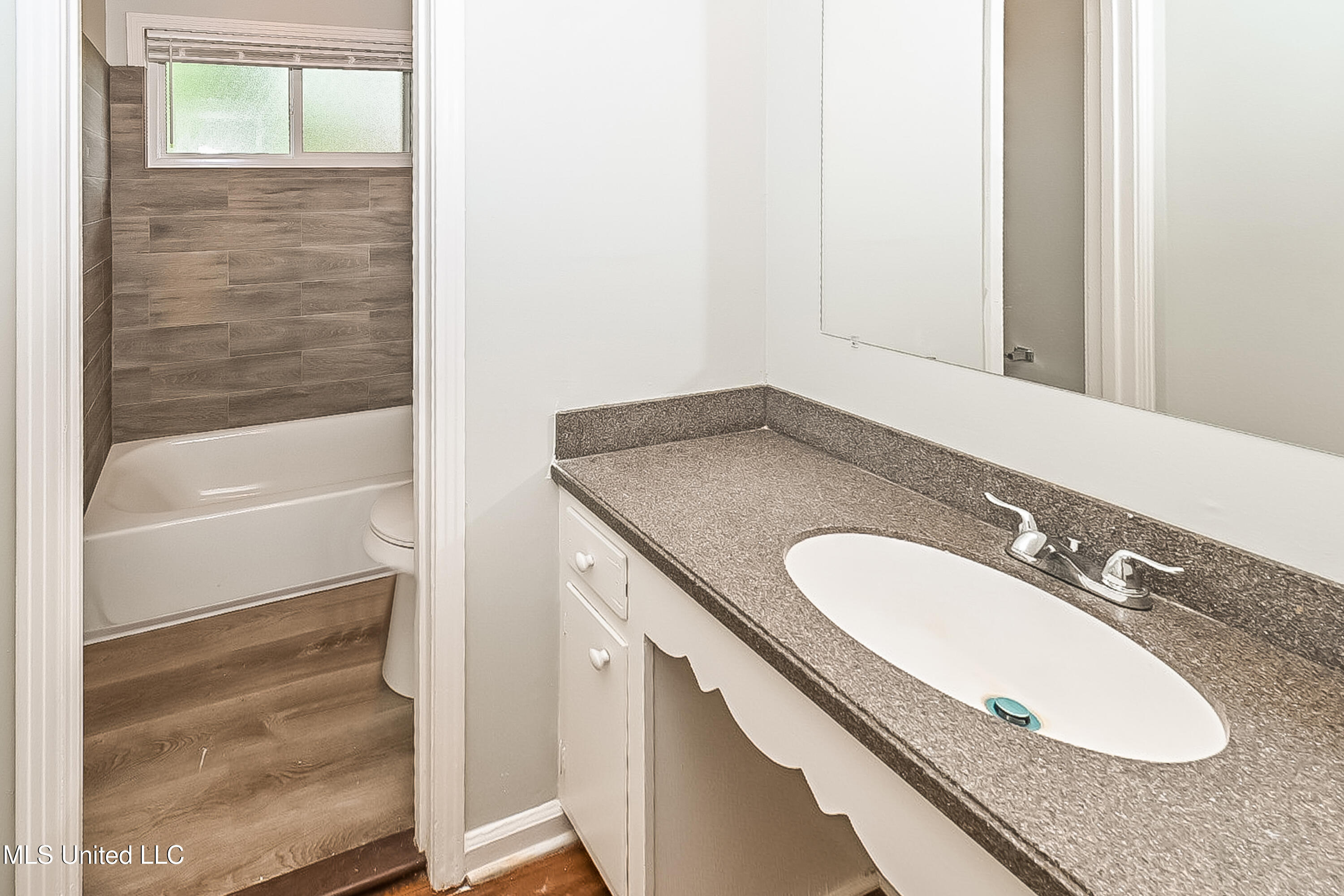 8398 Hickory Cove Property Photo 9