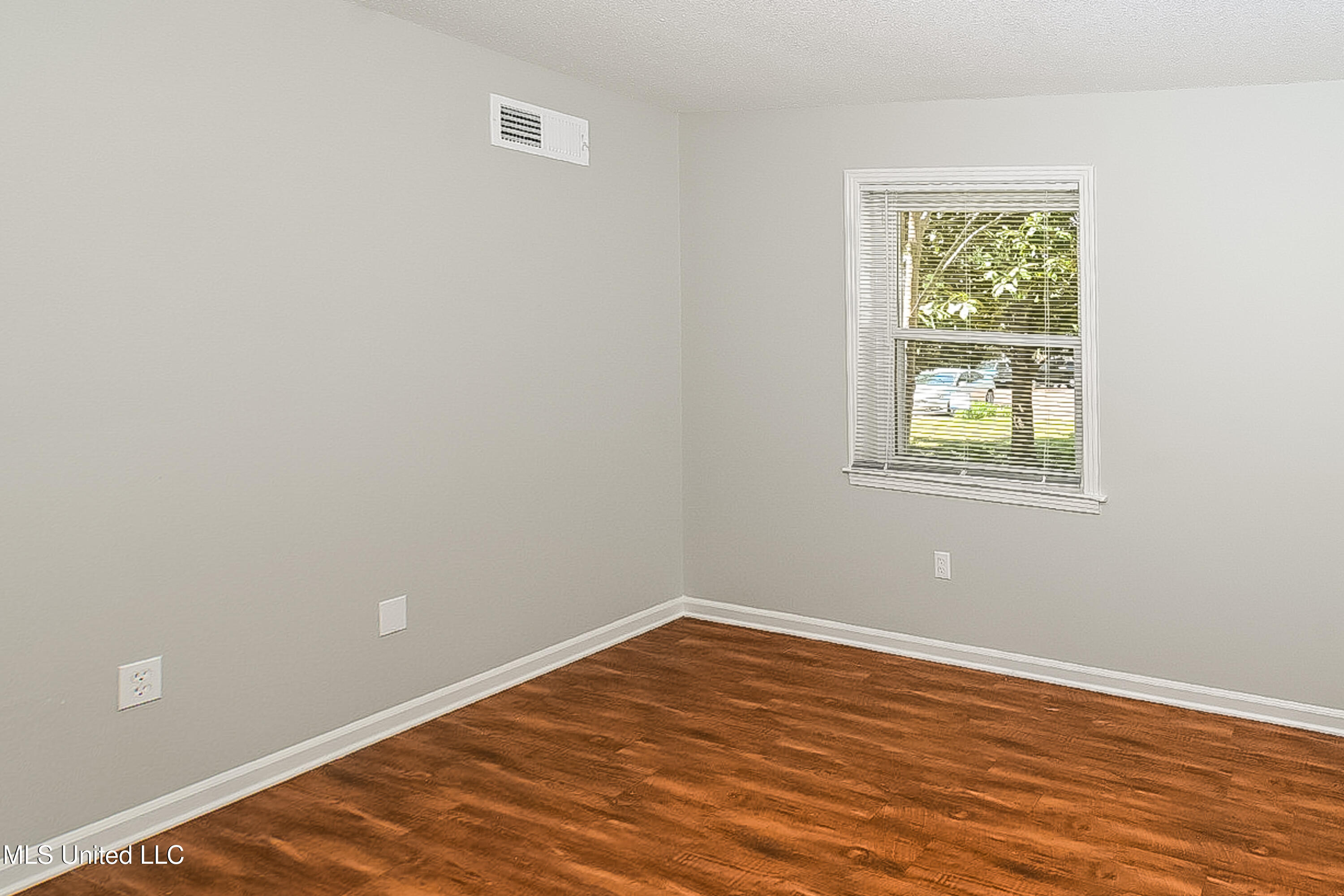 8398 Hickory Cove Property Photo 10