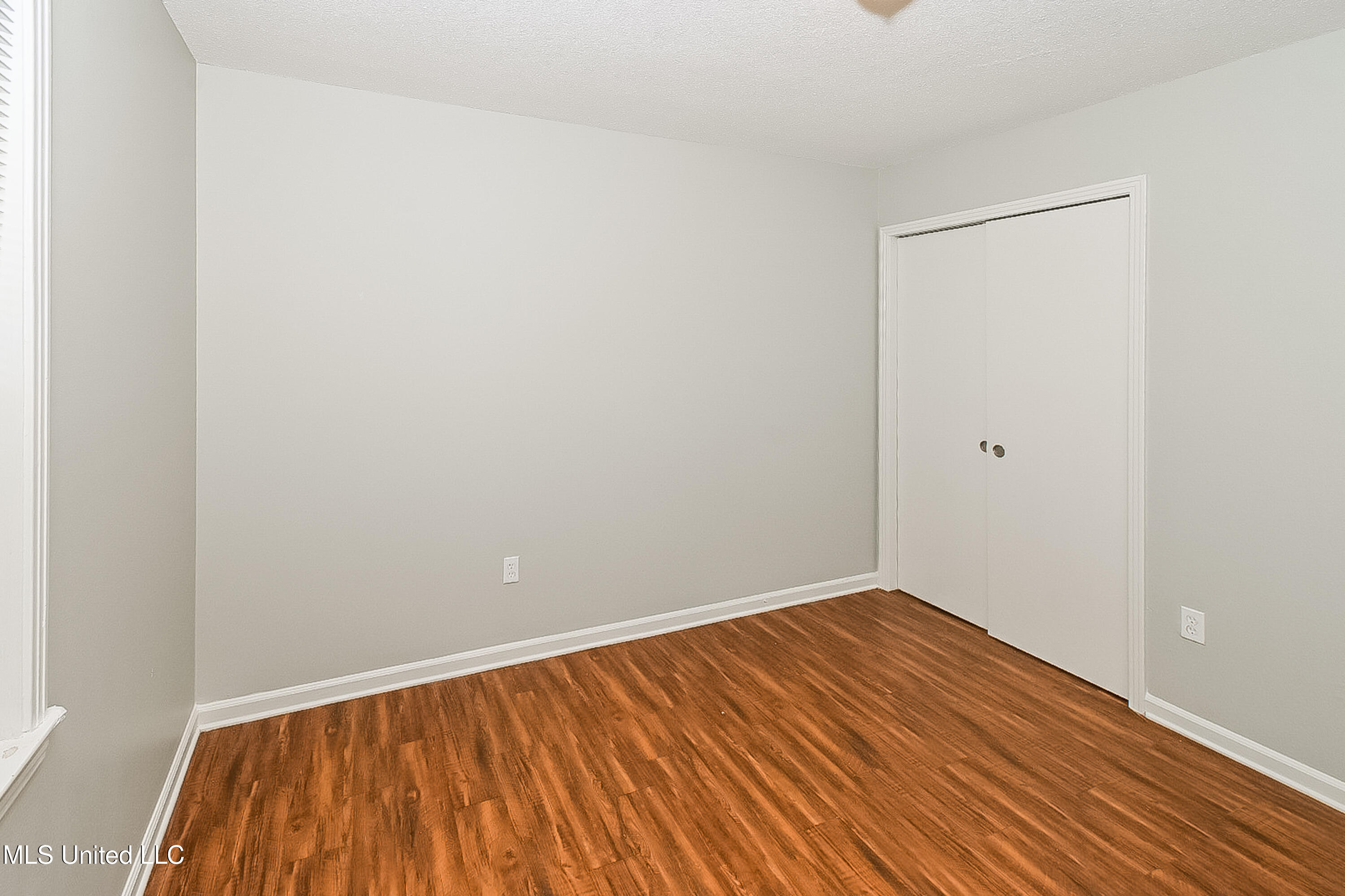 8398 Hickory Cove Property Photo 11