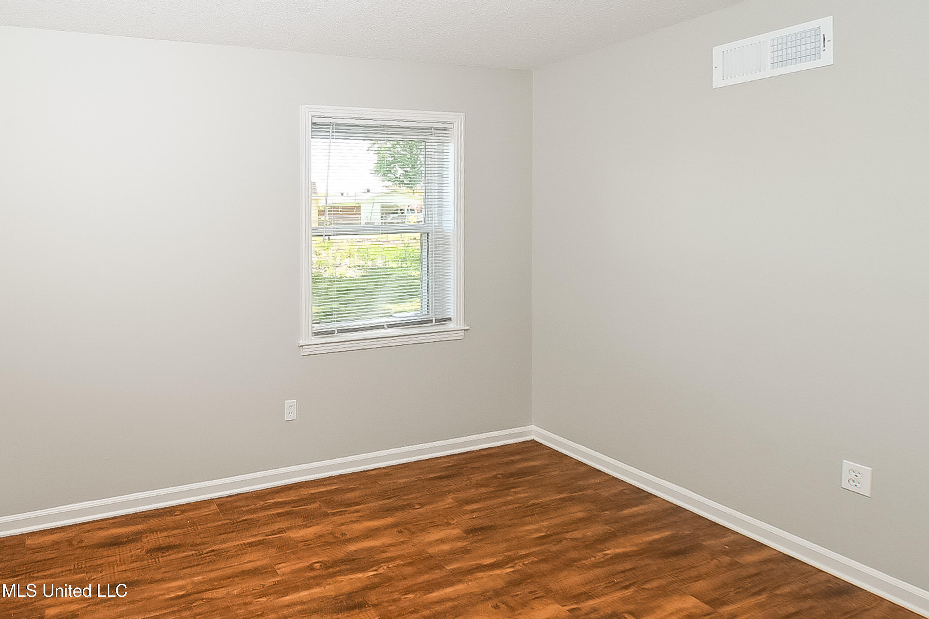 8398 Hickory Cove Property Photo 12