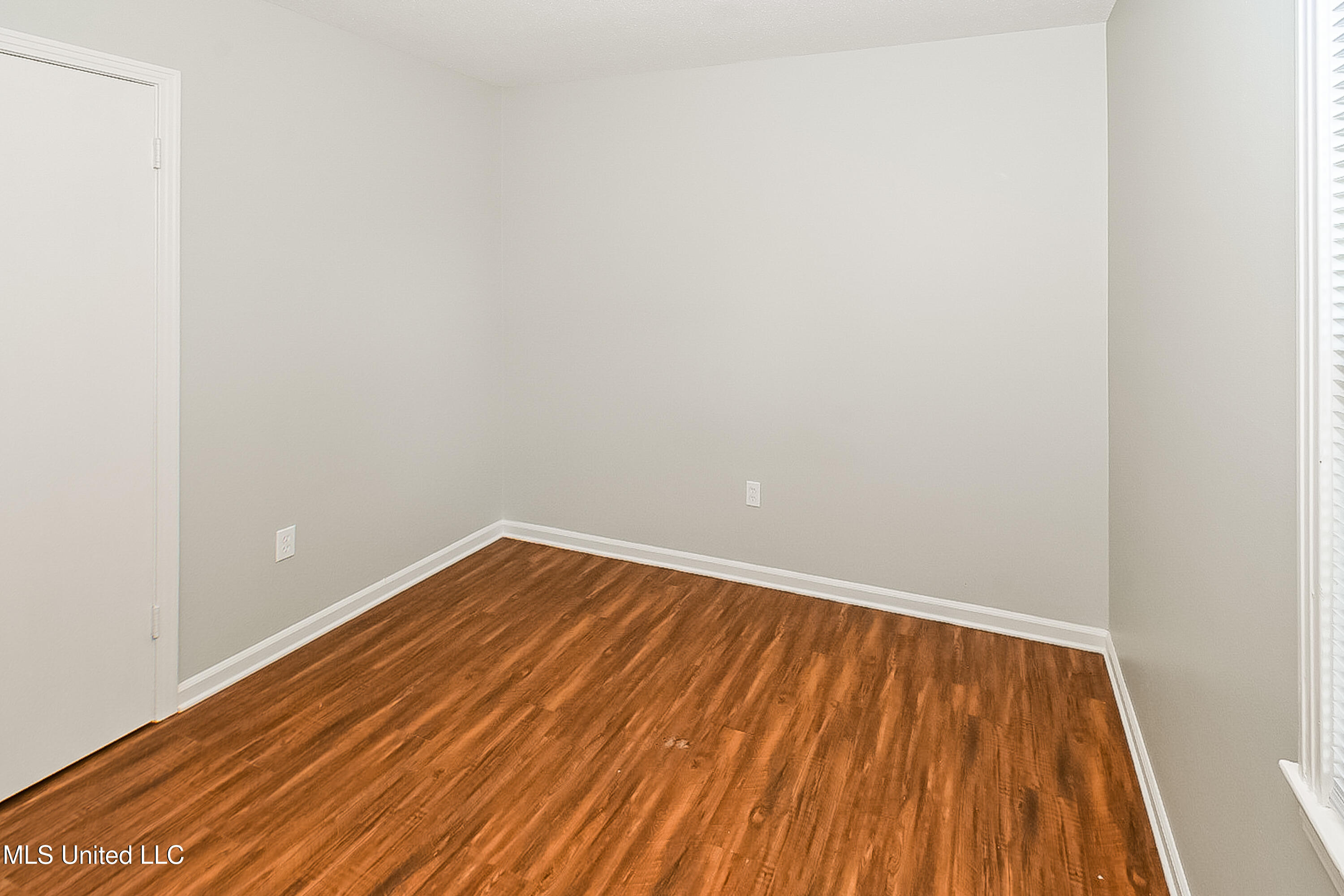 8398 Hickory Cove Property Photo 13