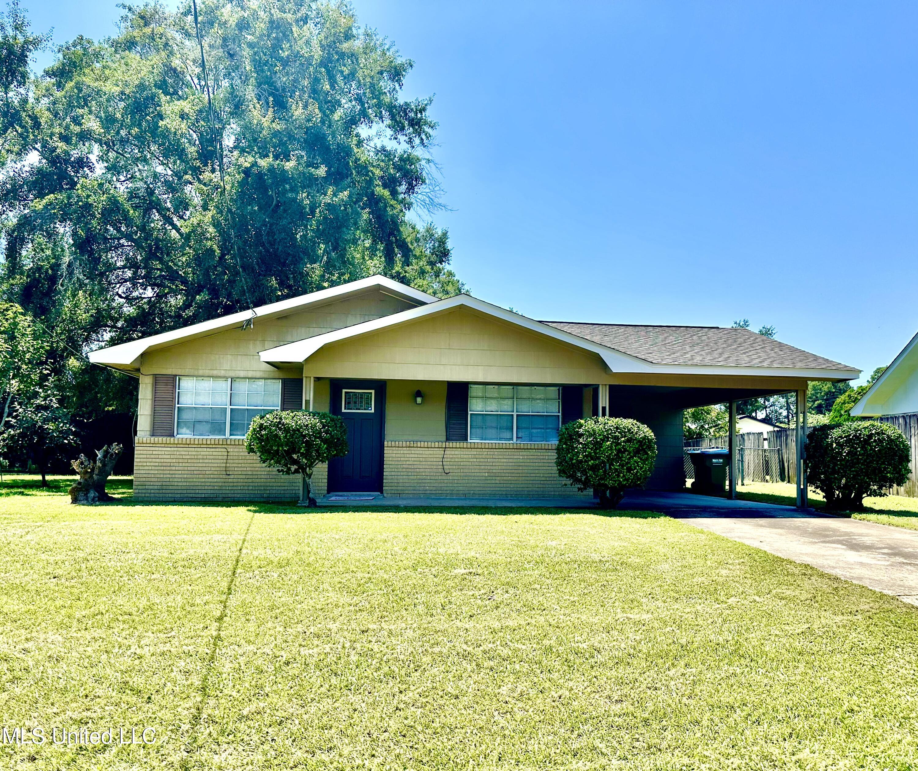 121 Beverly Drive Property Photo 1