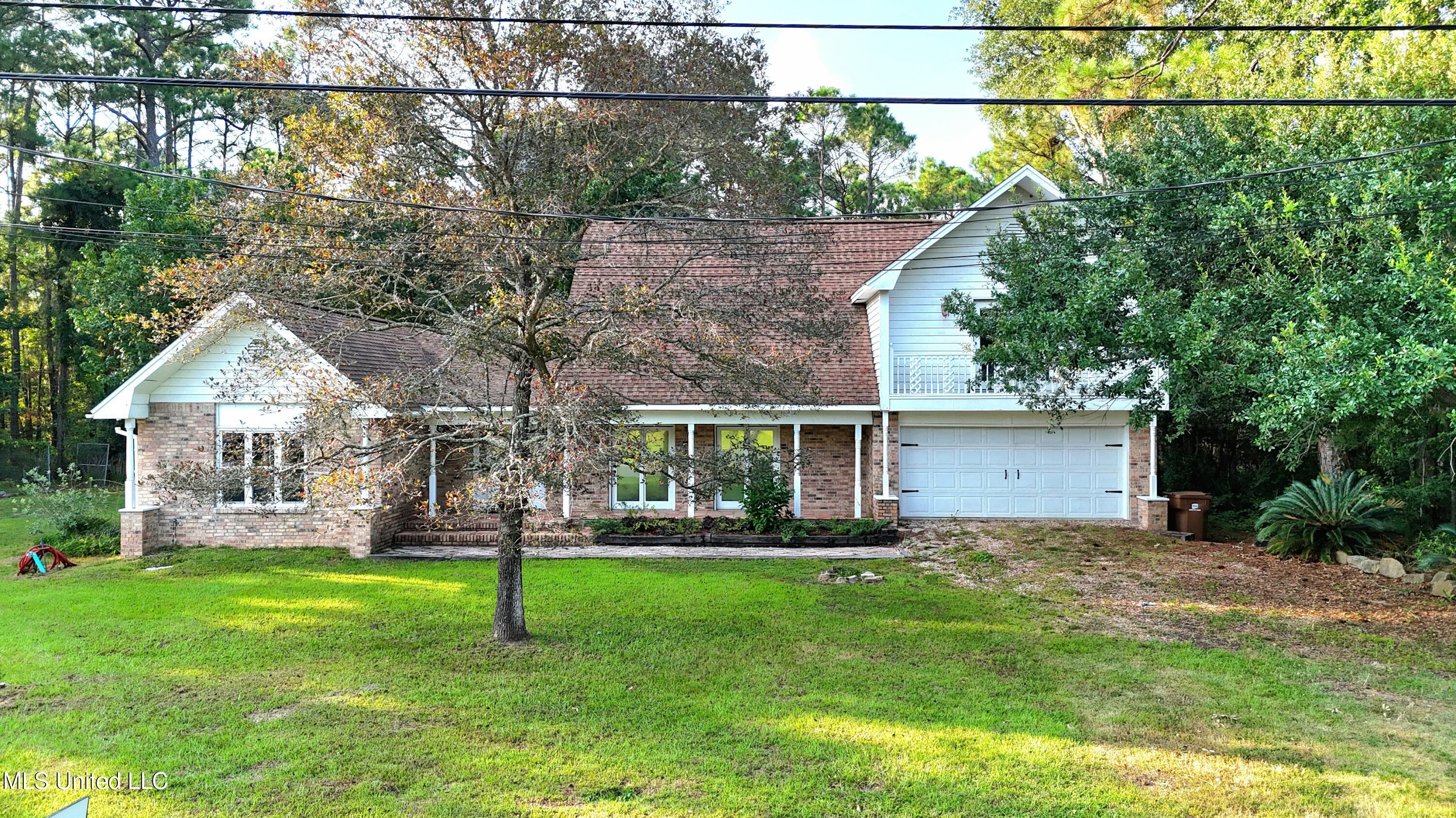 489 Royal Oak Property Photo 3