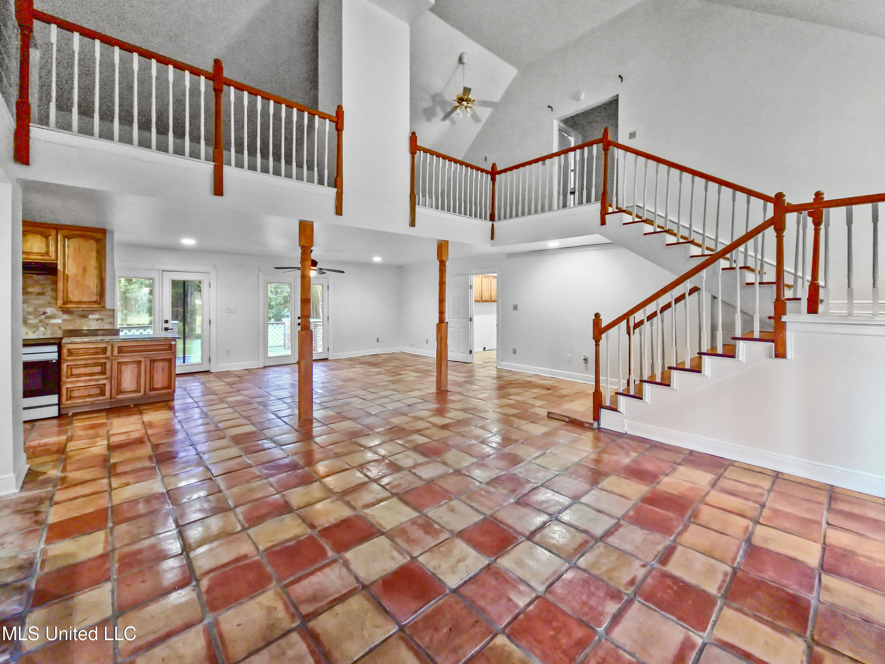 489 Royal Oak Property Photo 6