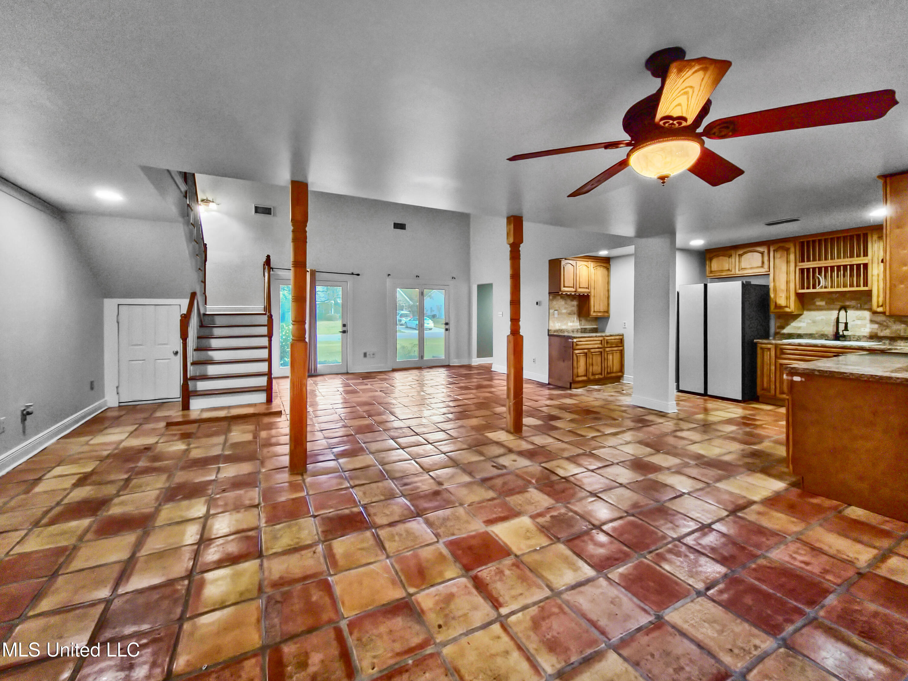 489 Royal Oak Property Photo 7