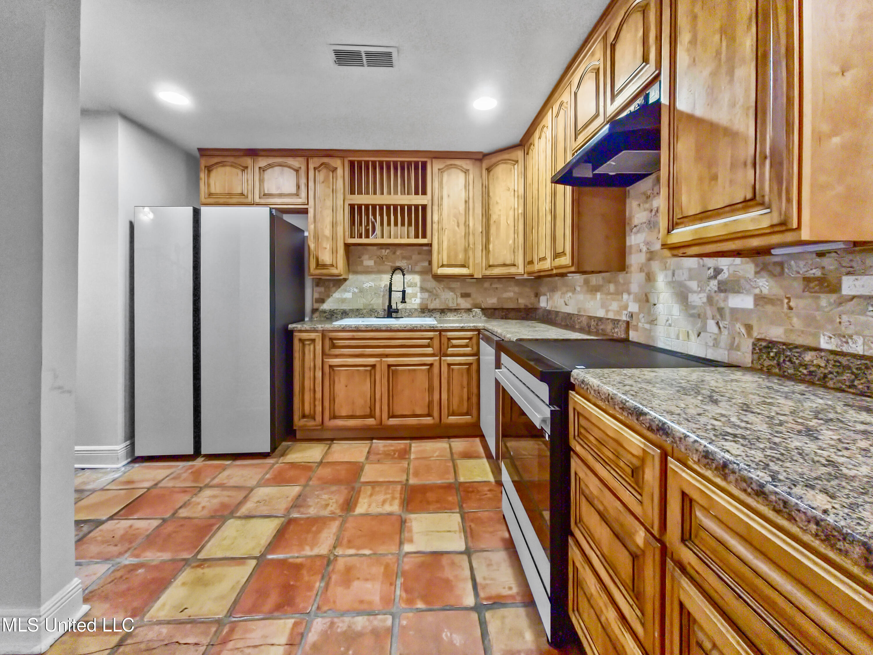 489 Royal Oak Property Photo 8