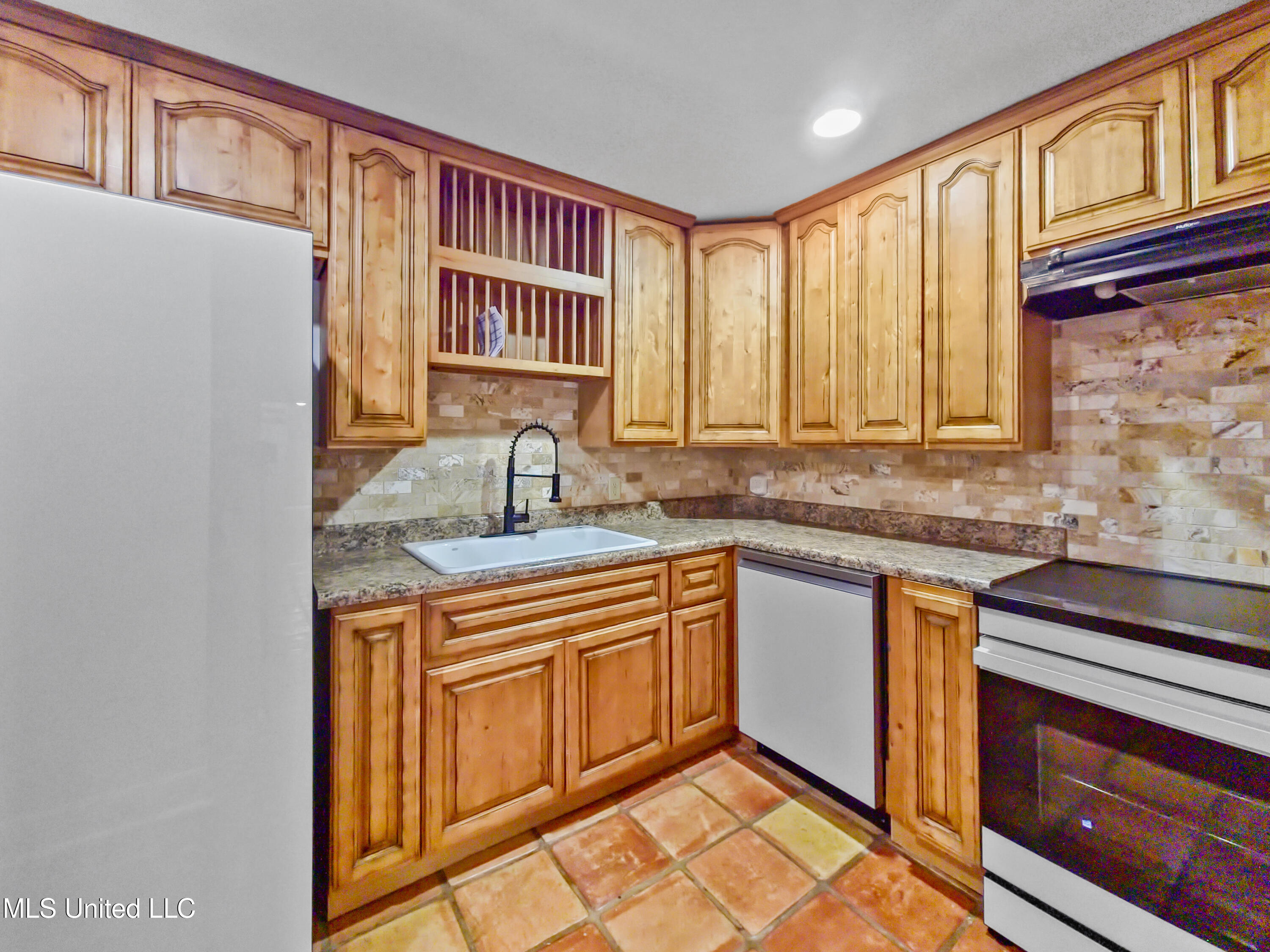 489 Royal Oak Property Photo 9