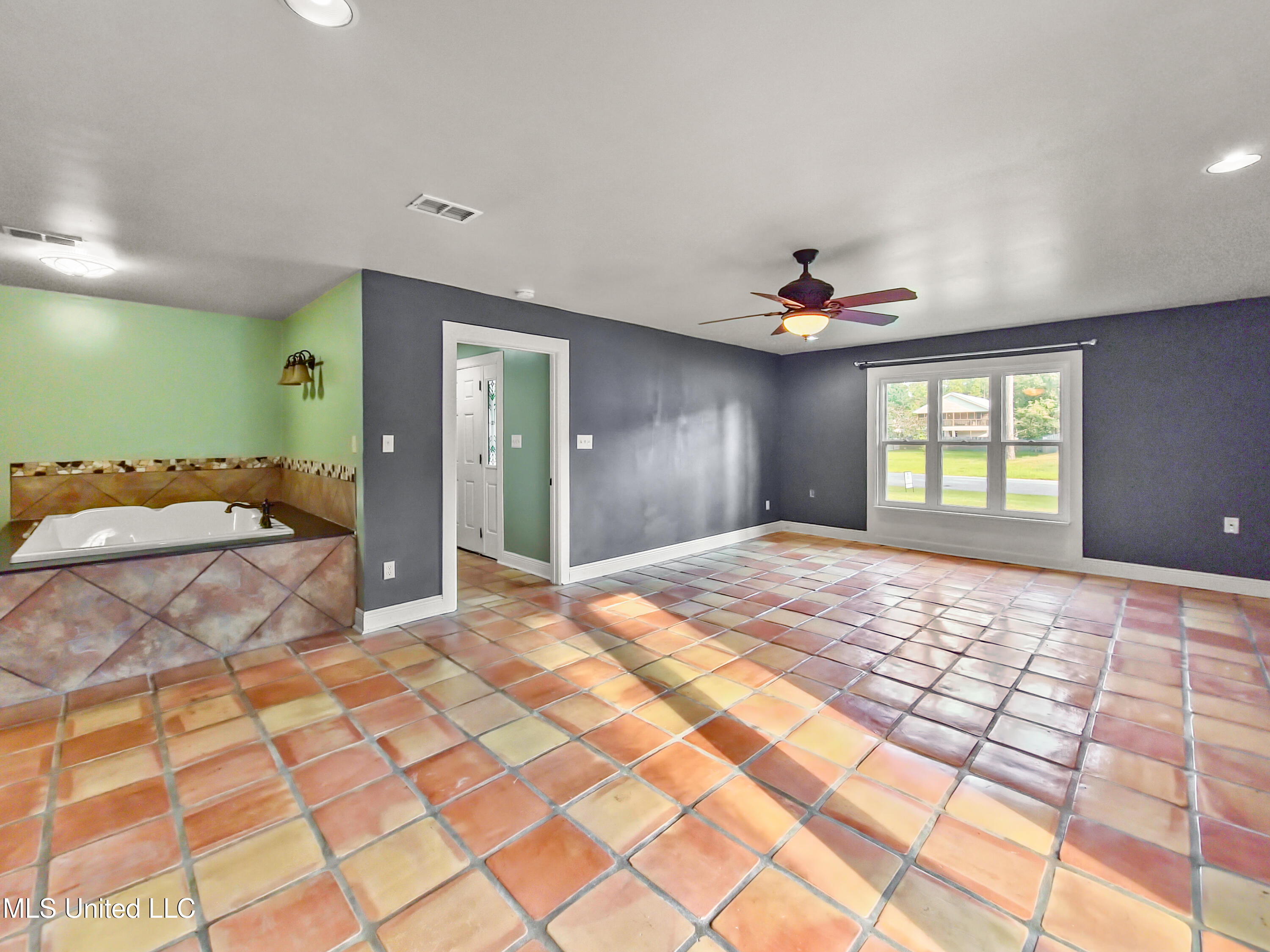 489 Royal Oak Property Photo 11