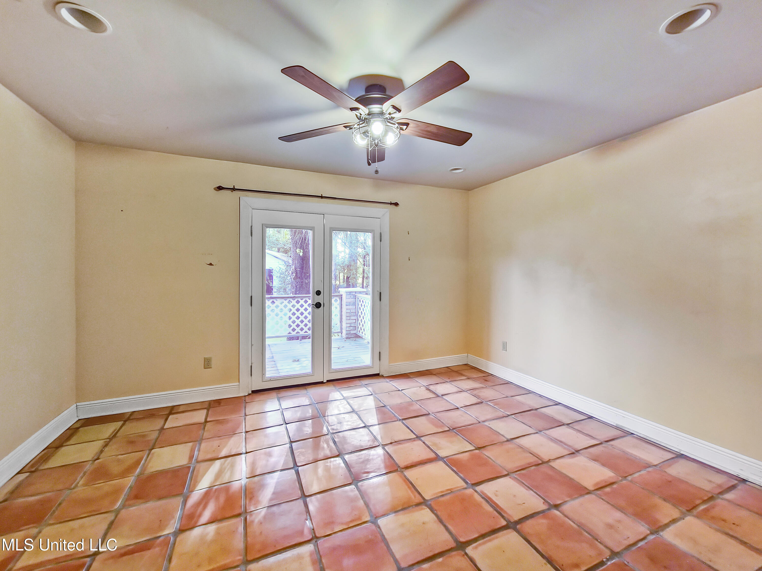 489 Royal Oak Property Photo 13