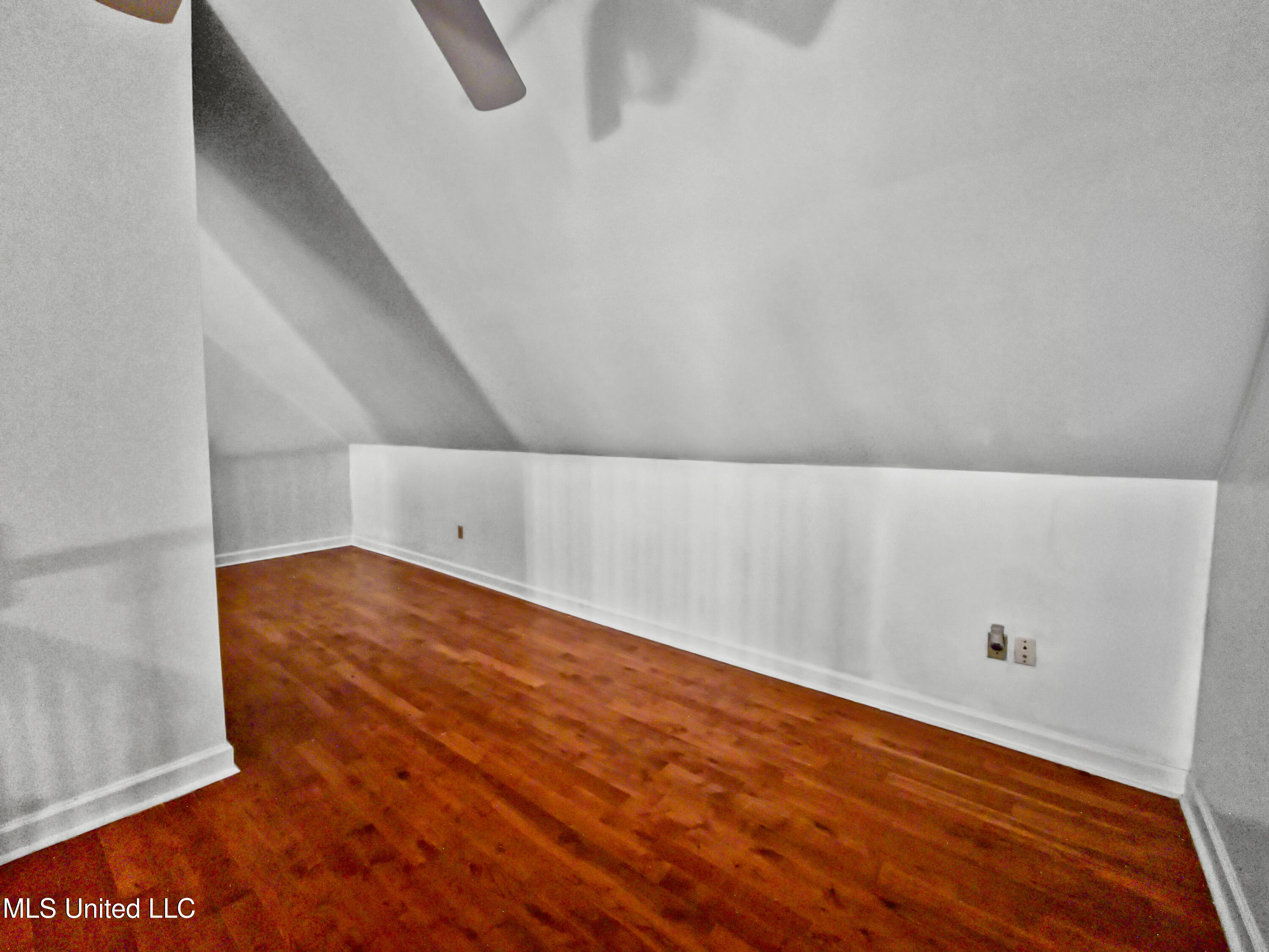 489 Royal Oak Property Photo 14