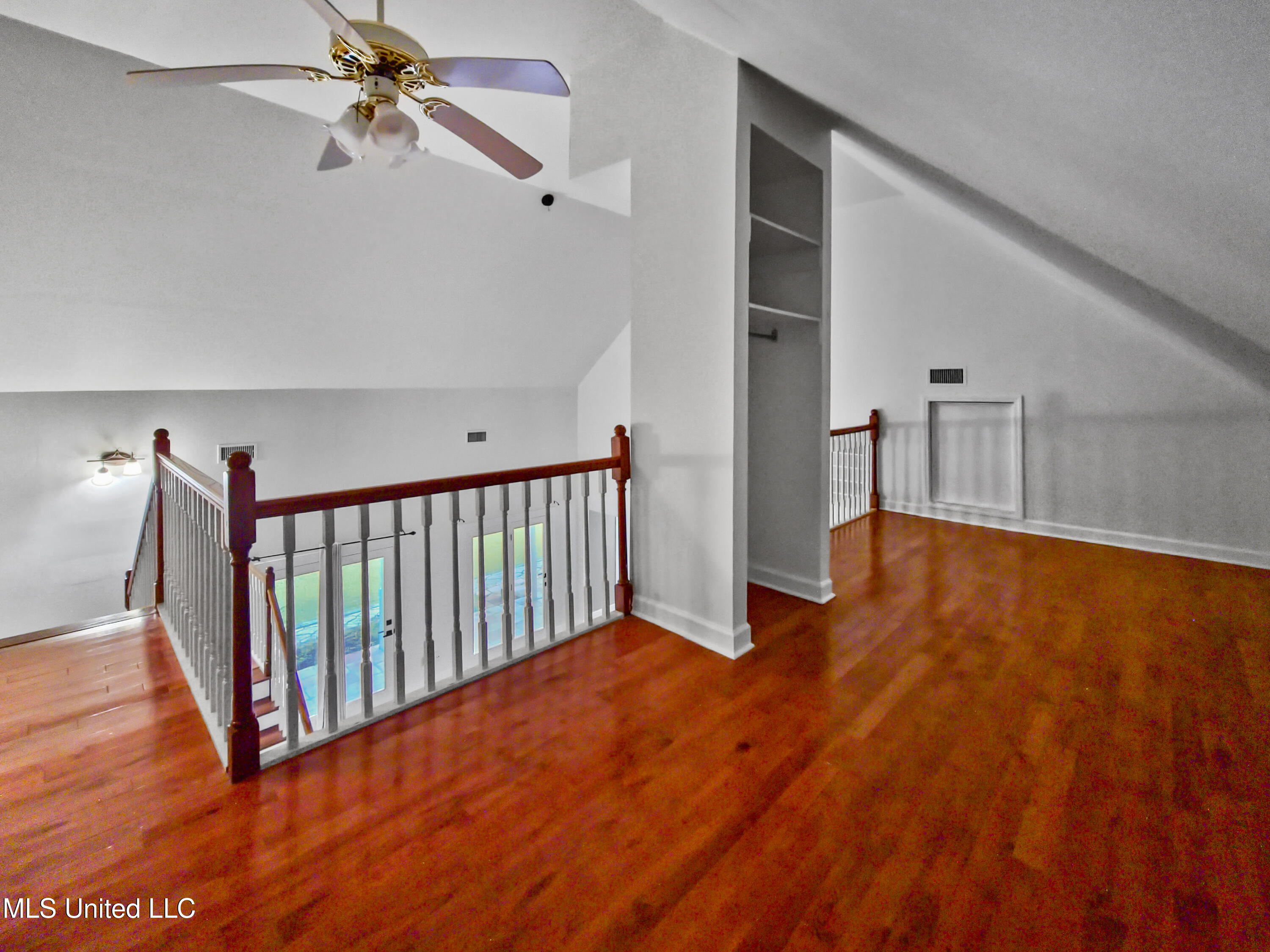 489 Royal Oak Property Photo 15