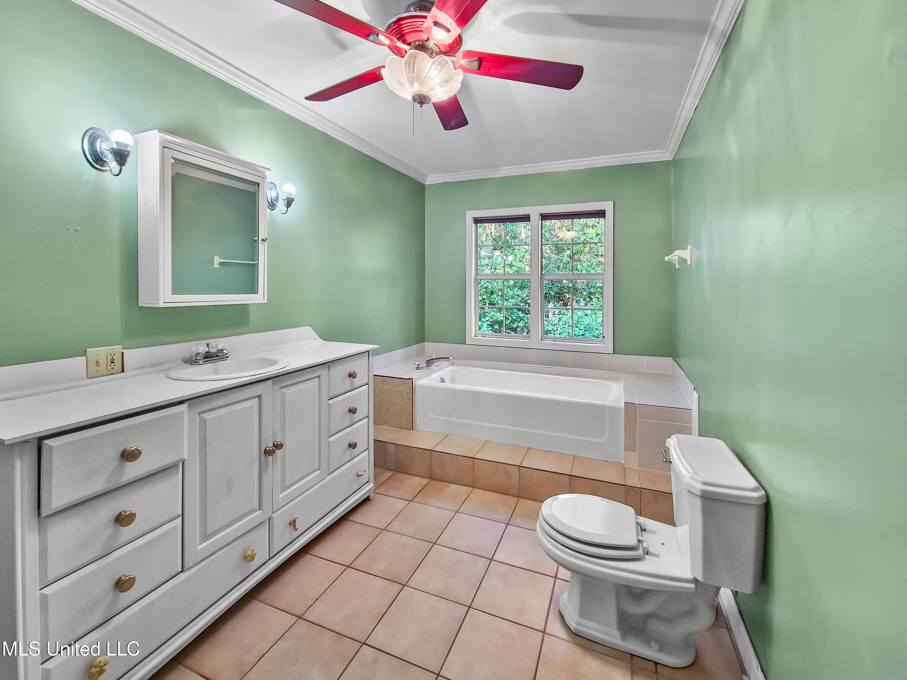 489 Royal Oak Property Photo 16