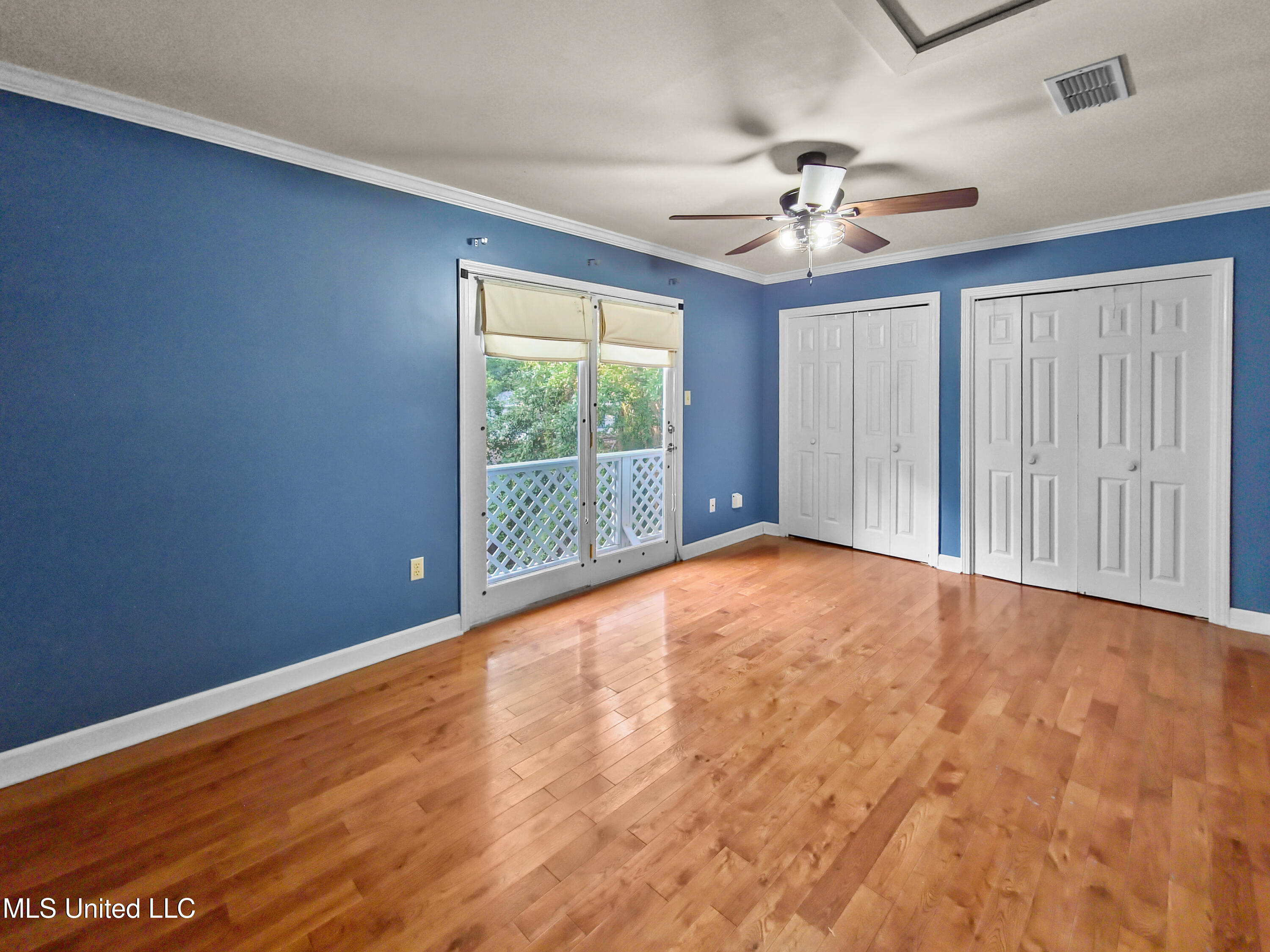 489 Royal Oak Property Photo 17