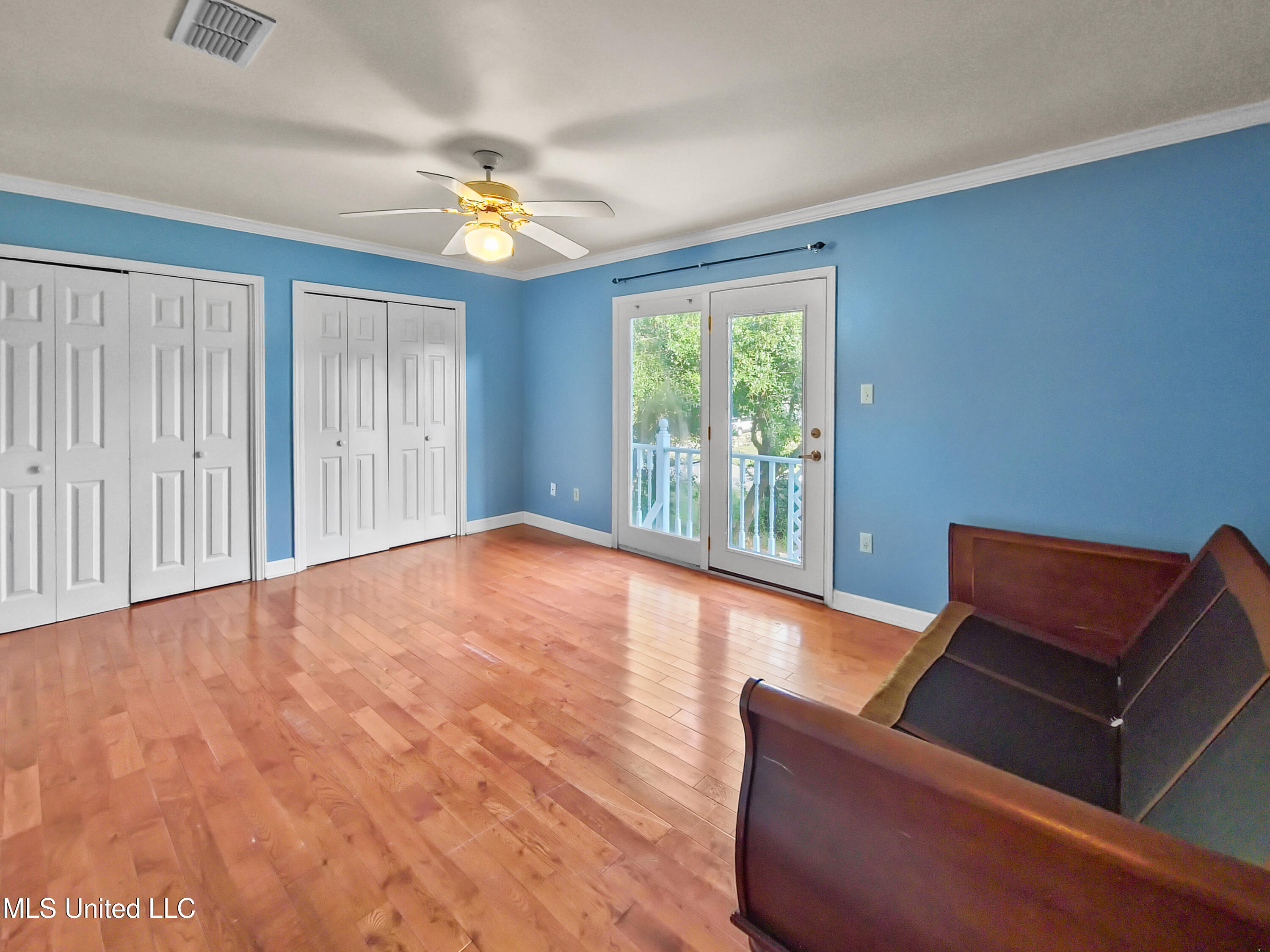 489 Royal Oak Property Photo 18