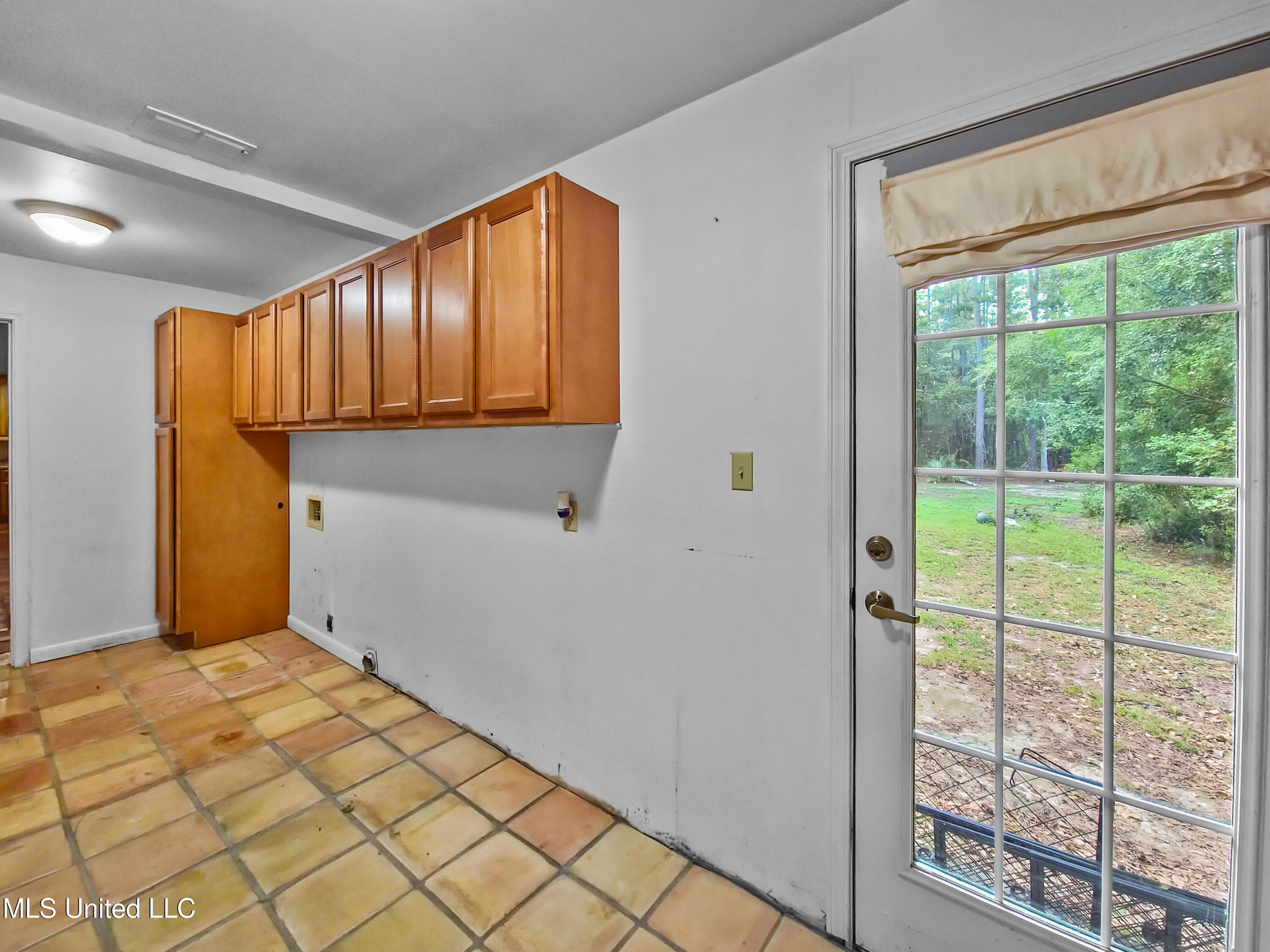 489 Royal Oak Property Photo 21