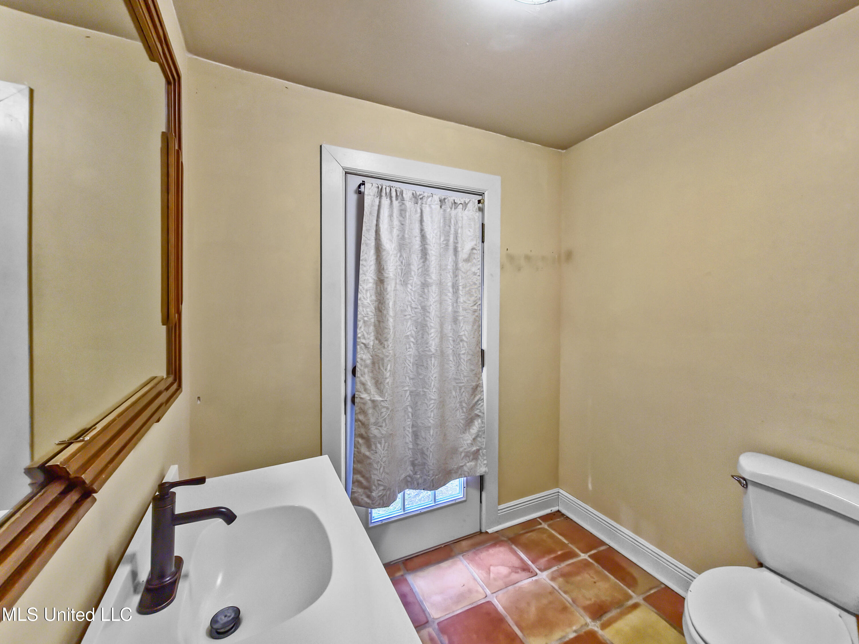 489 Royal Oak Property Photo 22