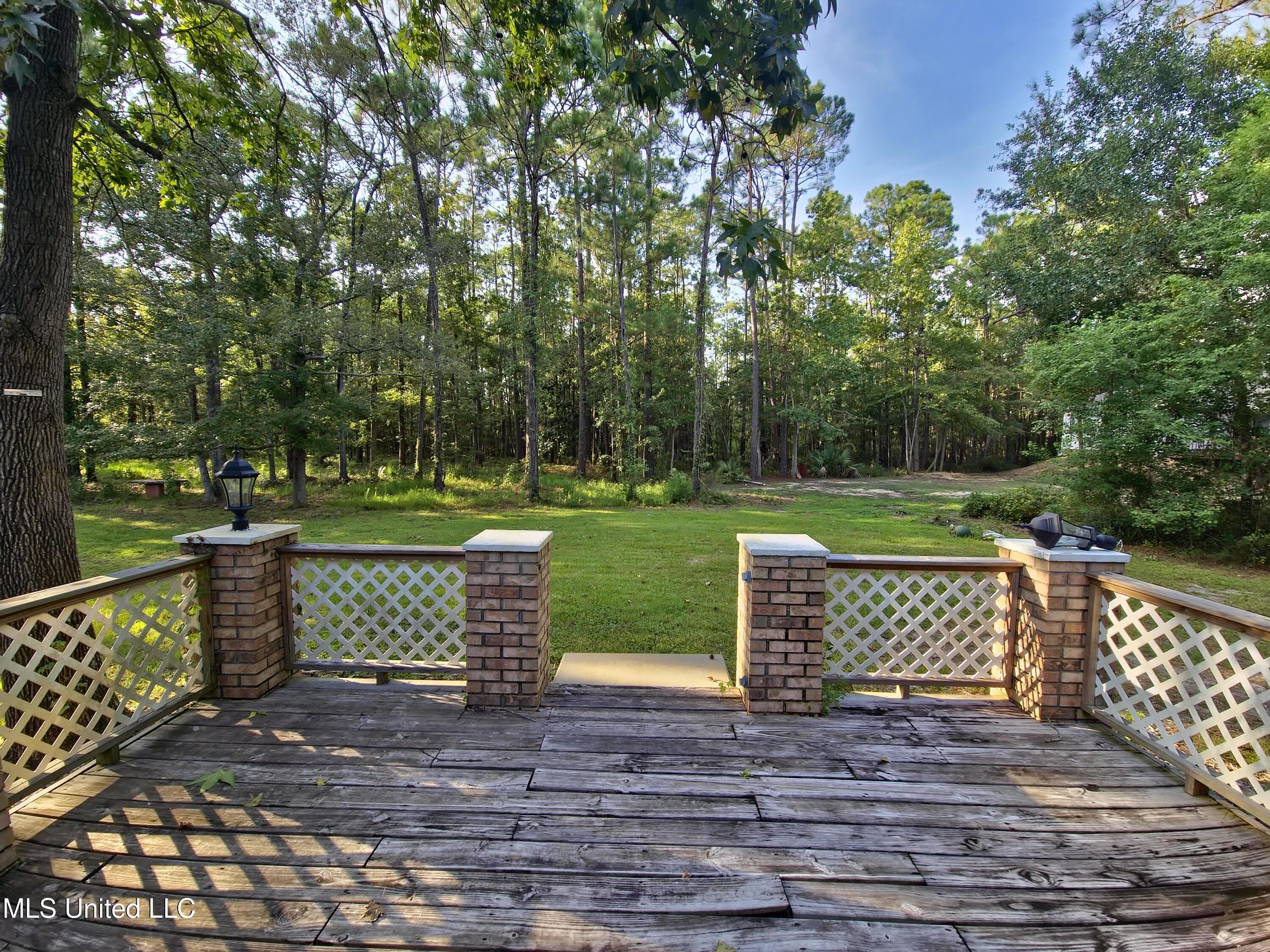 489 Royal Oak Property Photo 24