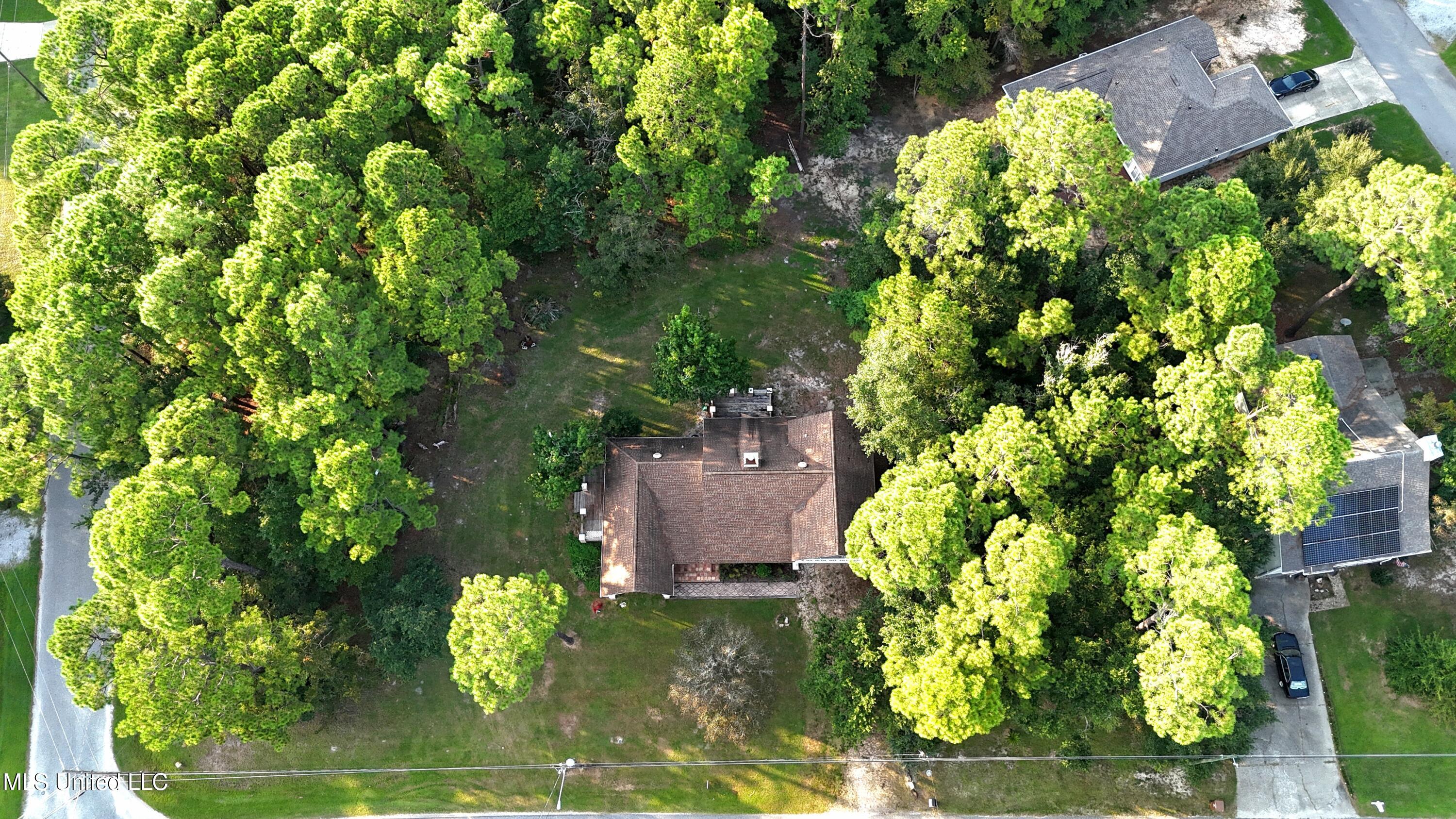 489 Royal Oak Property Photo 29