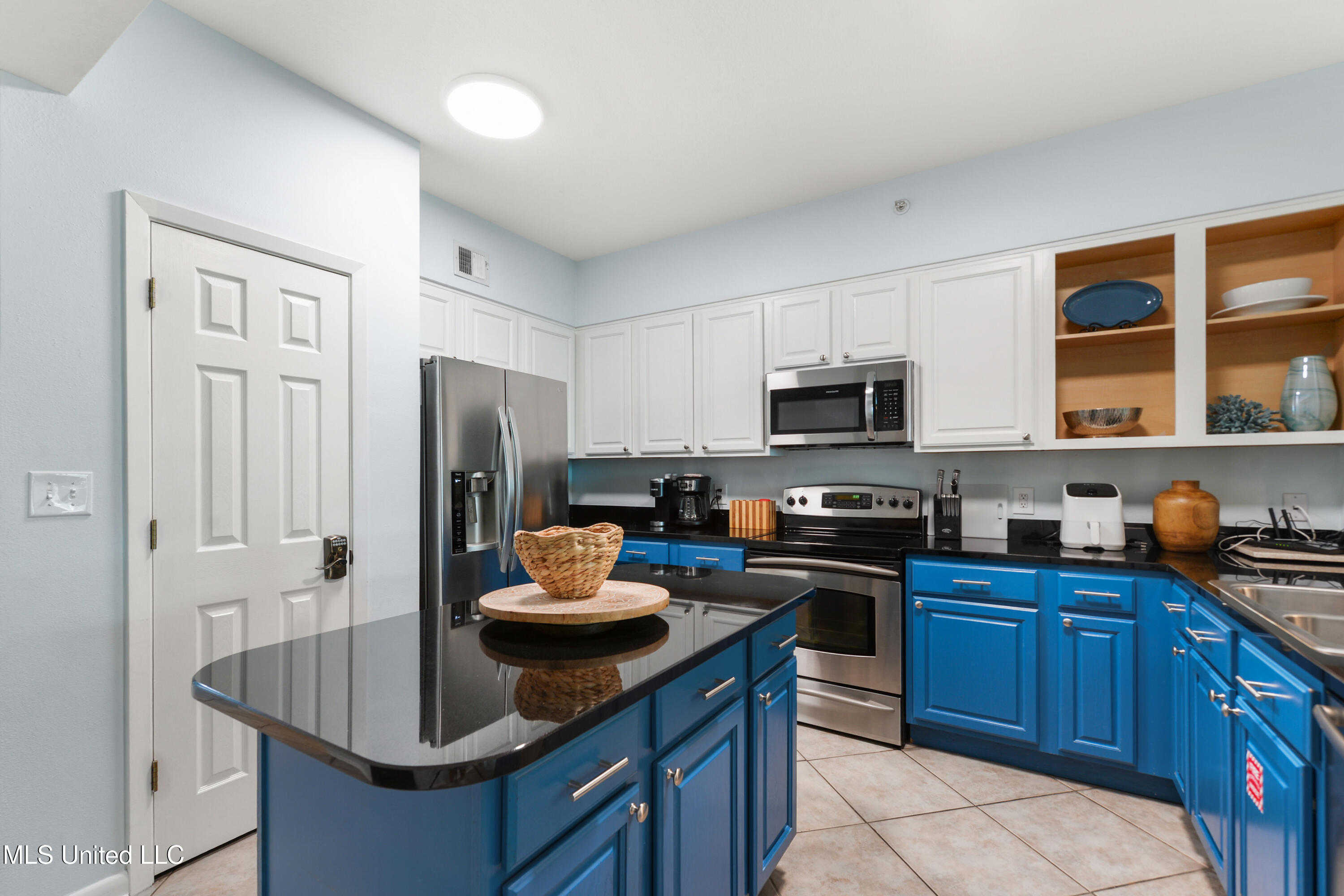 2230 Beach Drive Property Photo 11